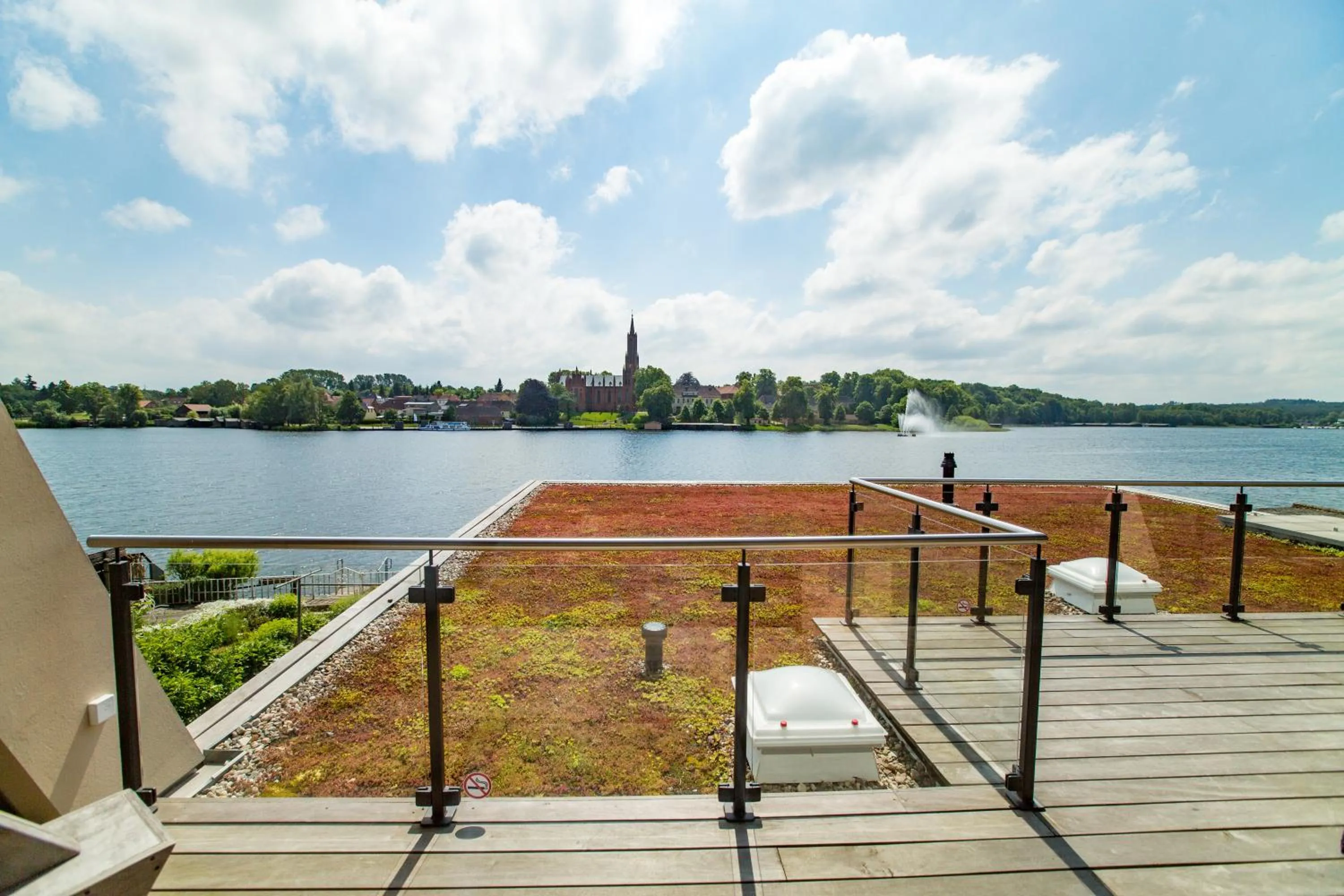 Lake view in Ringelnatz Inselhotel