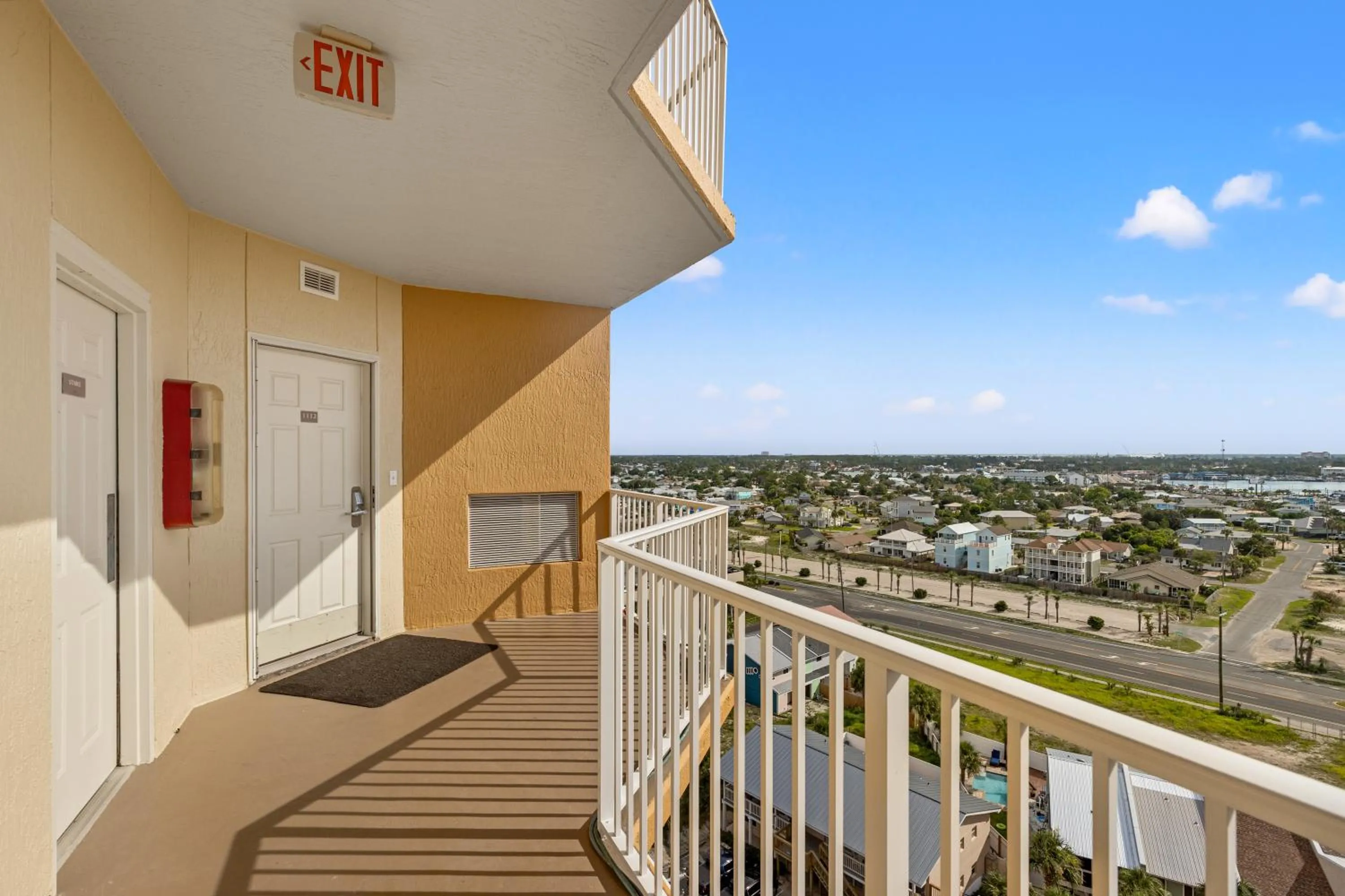 Other in Treasure Shores–3BR Beachfront Corner Unit sleeps 8 with Stunning Gulf Views!