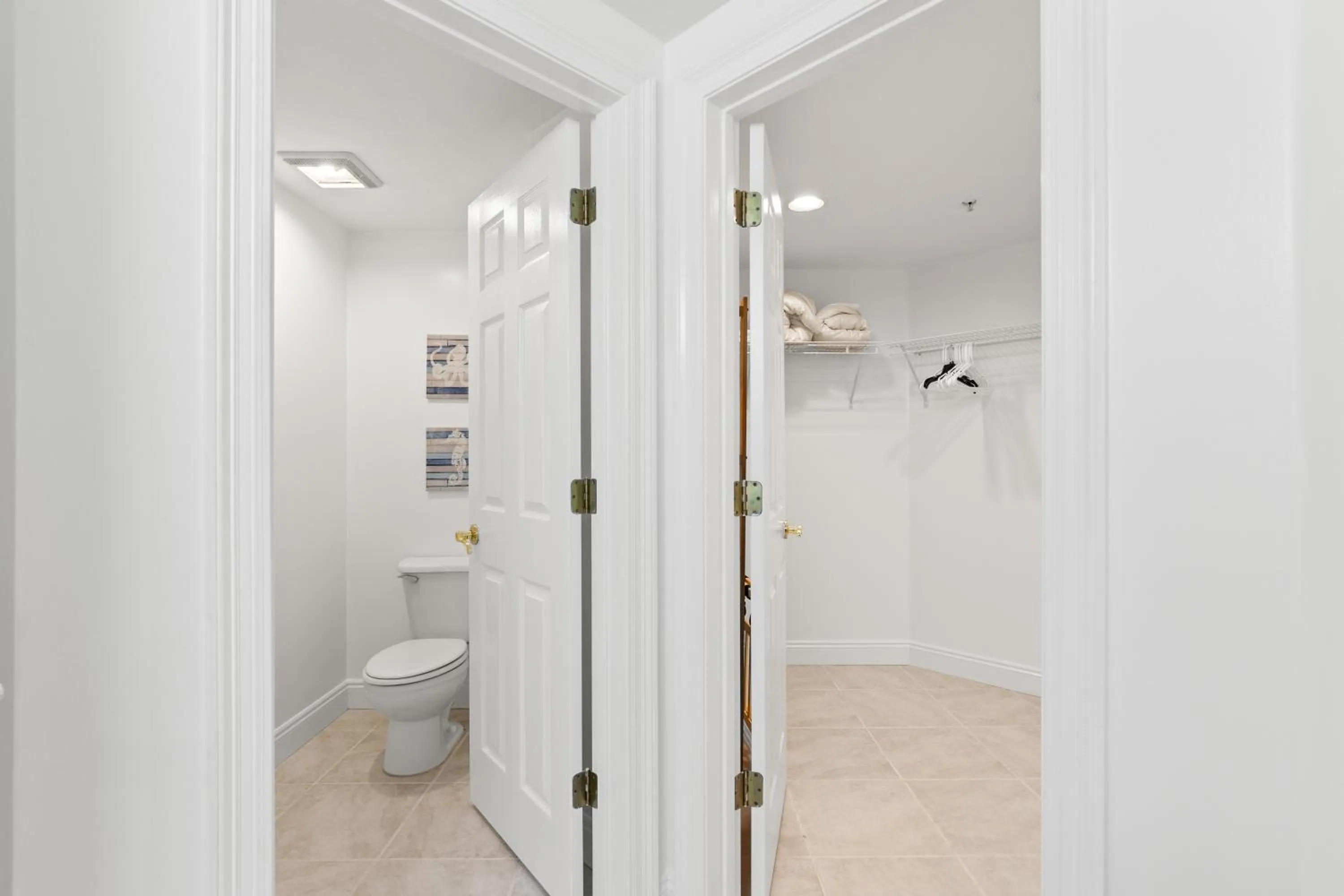 Bathroom in Treasure Shores–3BR Beachfront Corner Unit sleeps 8 with Stunning Gulf Views!