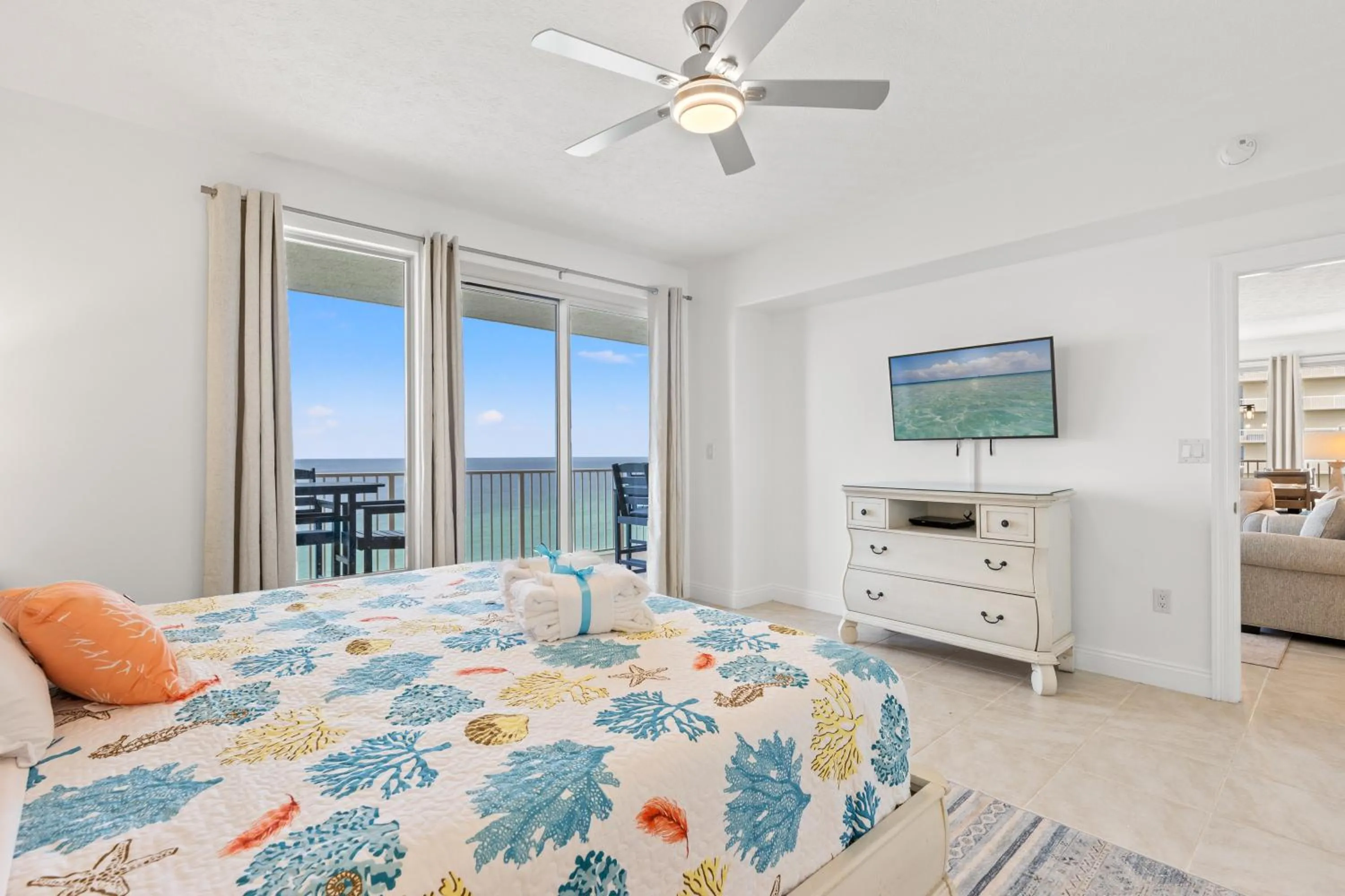 Bed in Treasure Shores–3BR Beachfront Corner Unit sleeps 8 with Stunning Gulf Views!