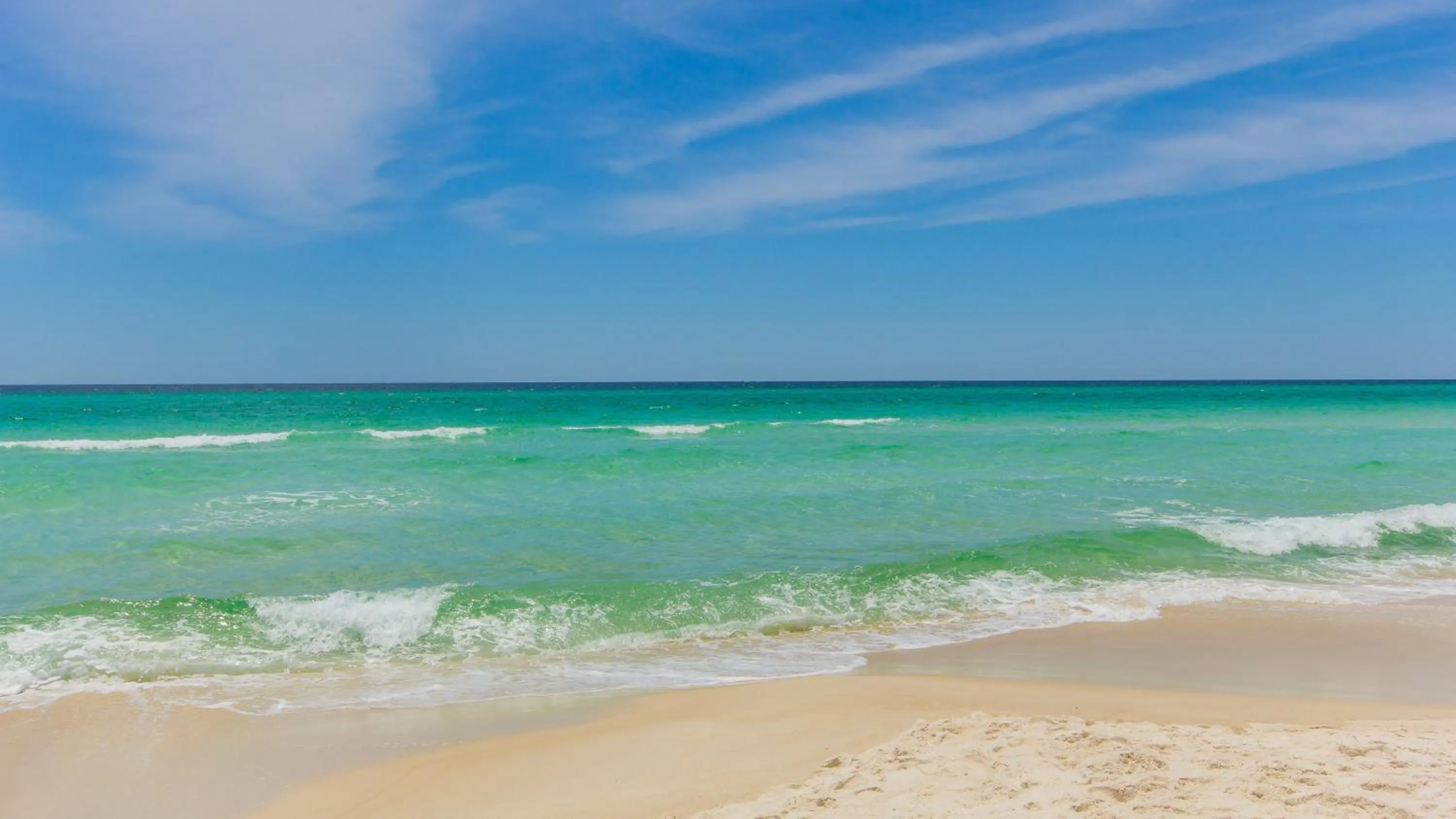 Beach in Treasure Shores–3BR Beachfront Corner Unit sleeps 8 with Stunning Gulf Views!