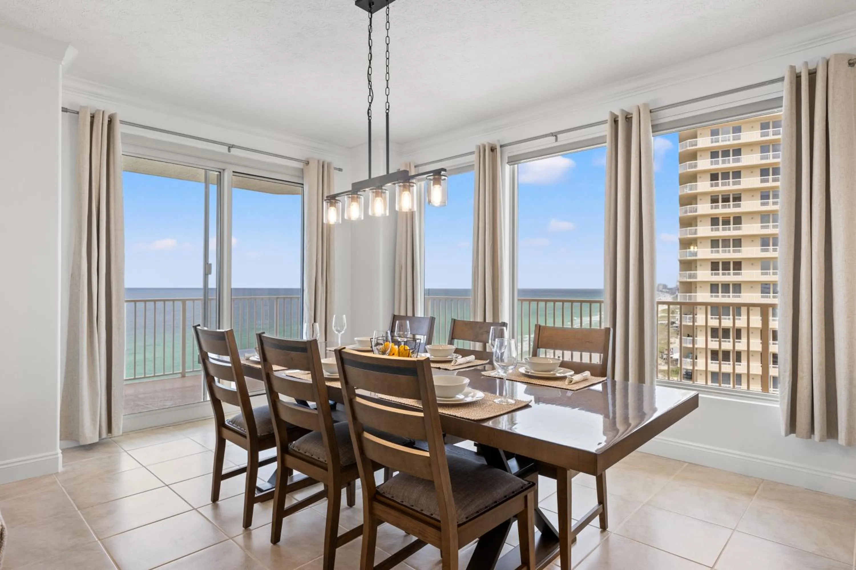 Dining area in Treasure Shores–3BR Beachfront Corner Unit sleeps 8 with Stunning Gulf Views!