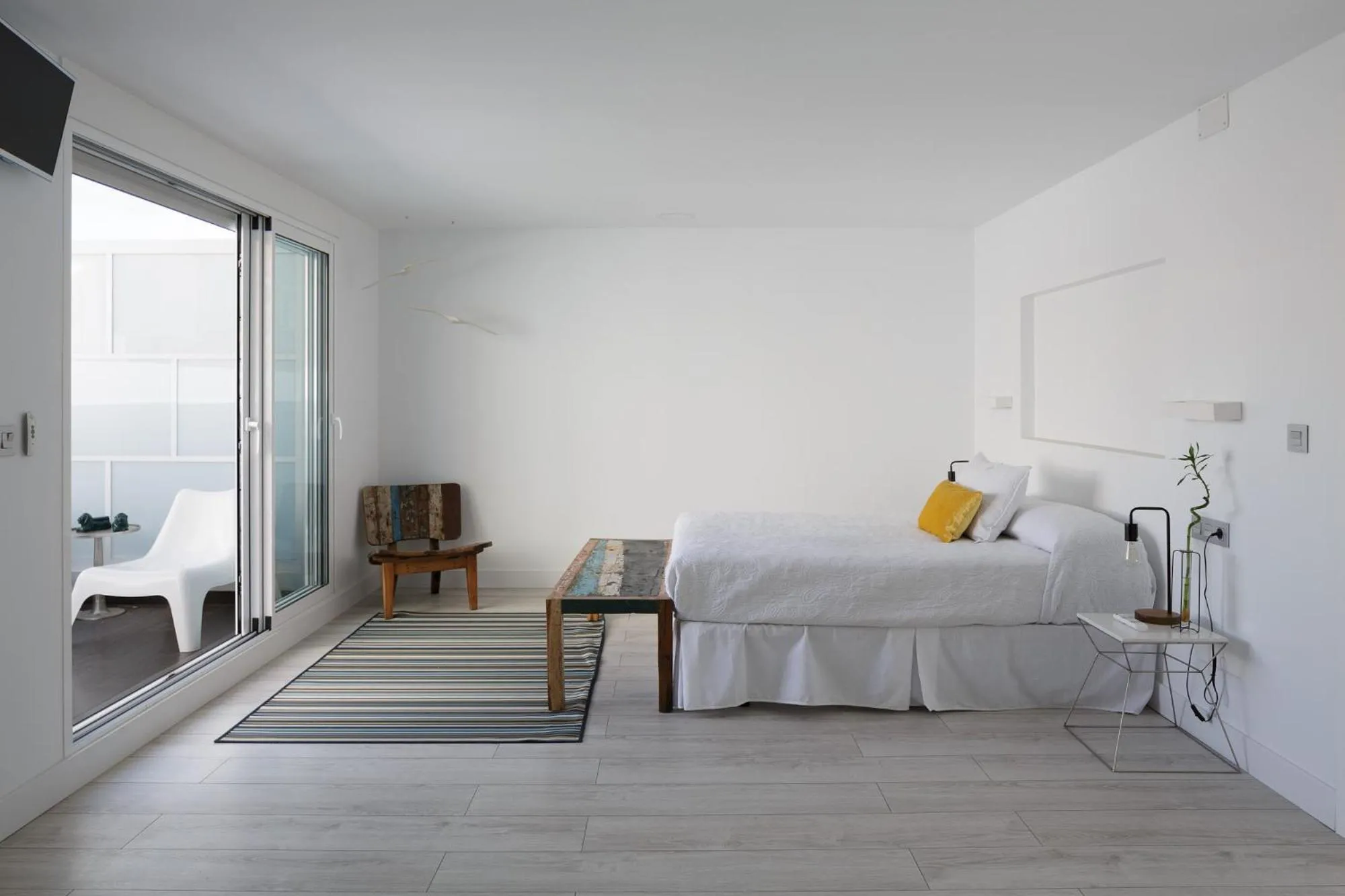 Balcony/Terrace, Bed in Hotel Alamo