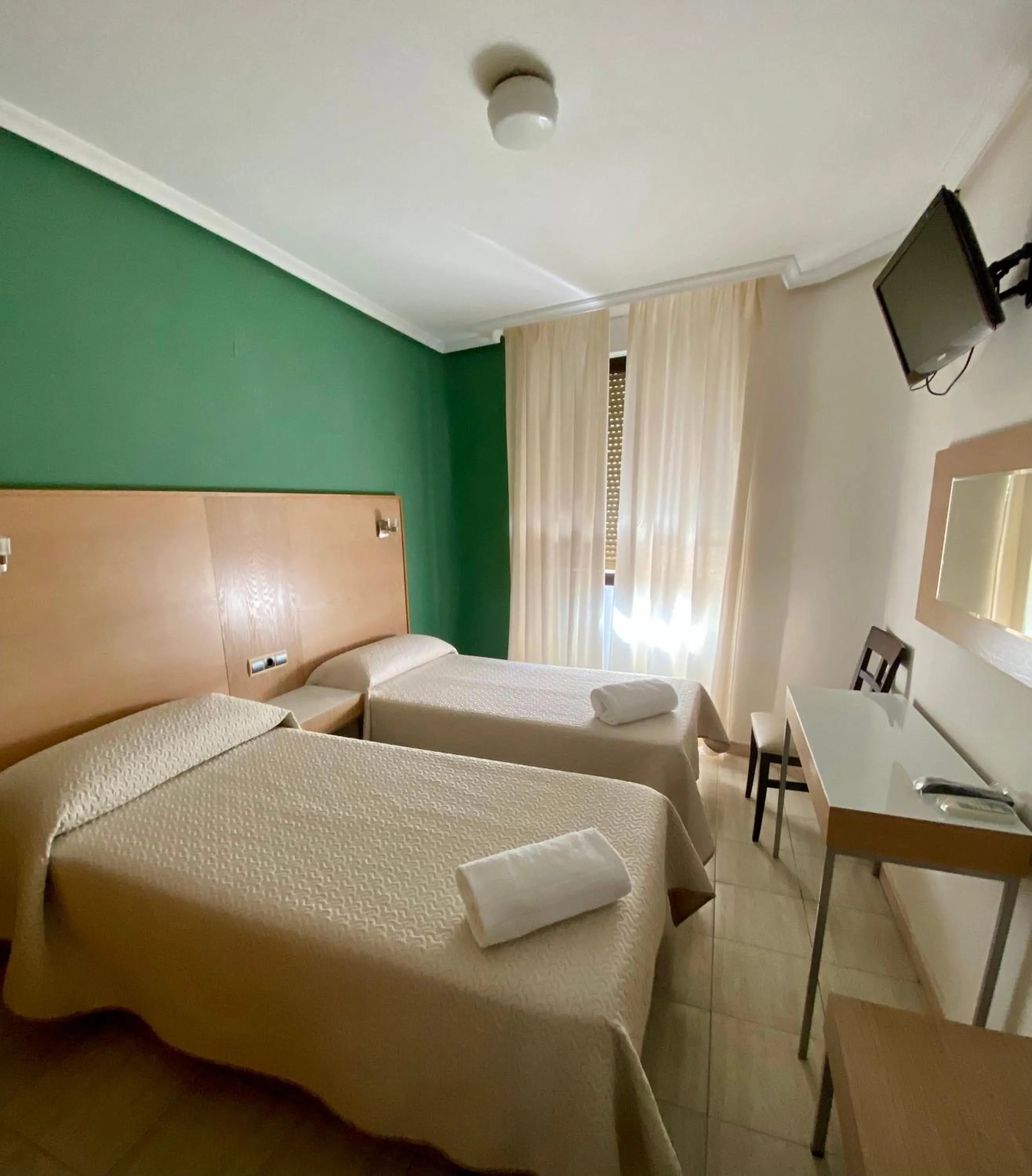 Photo of the whole room, Bed in Hotel Alamo