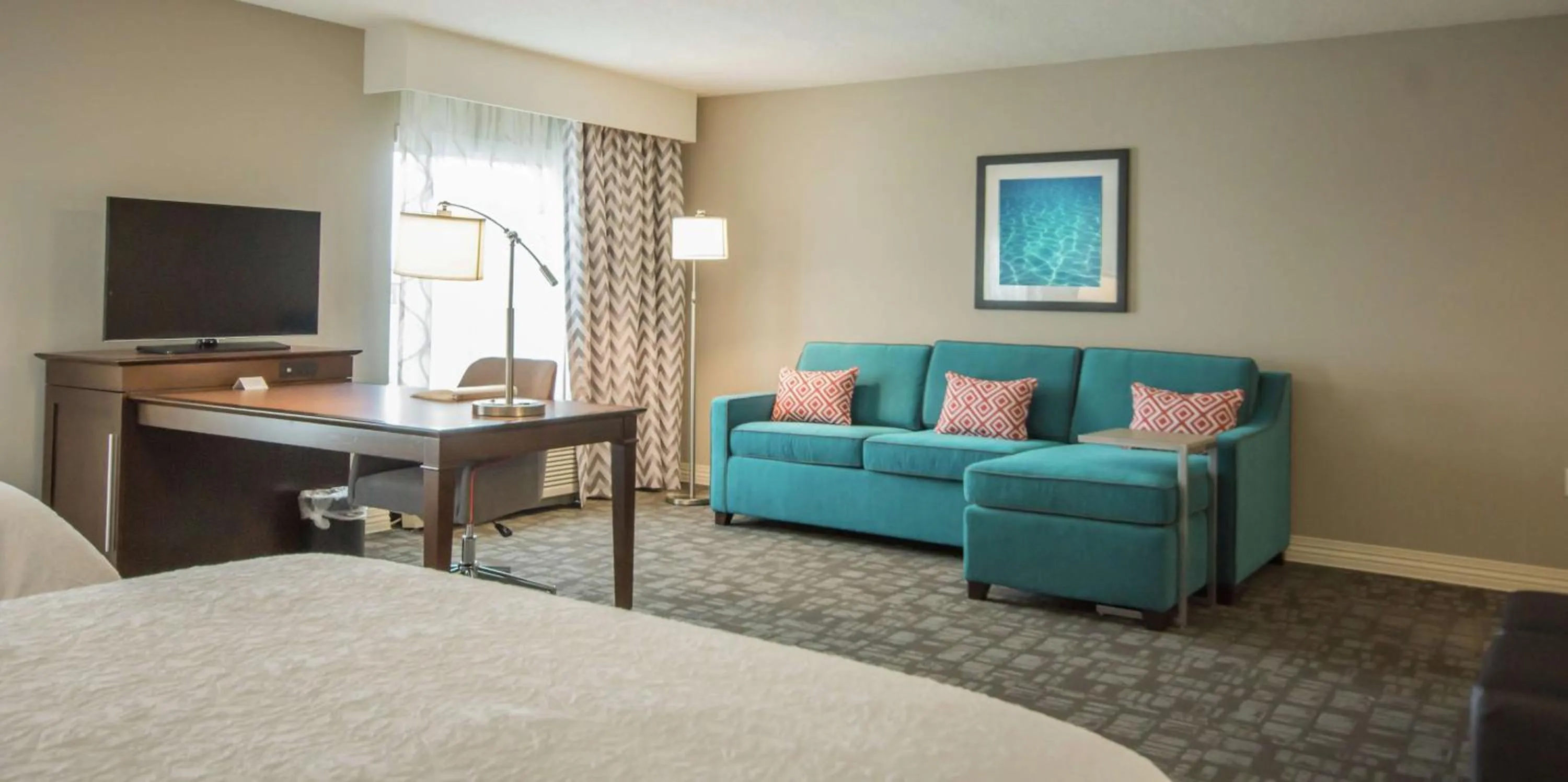 Bedroom, Bed in Hampton Inn & Suites Orlando near SeaWorld