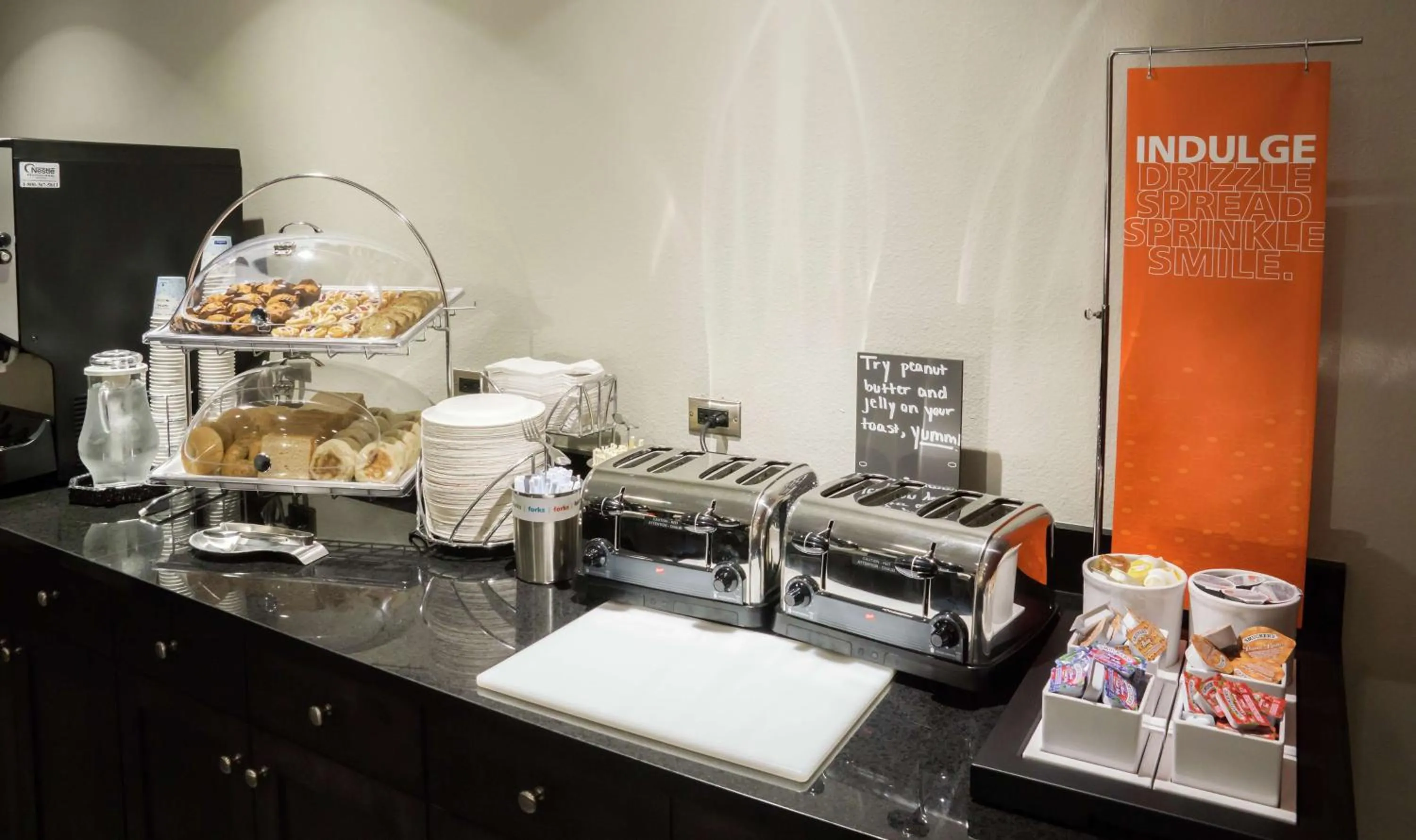 Breakfast in Hampton Inn & Suites Orlando near SeaWorld