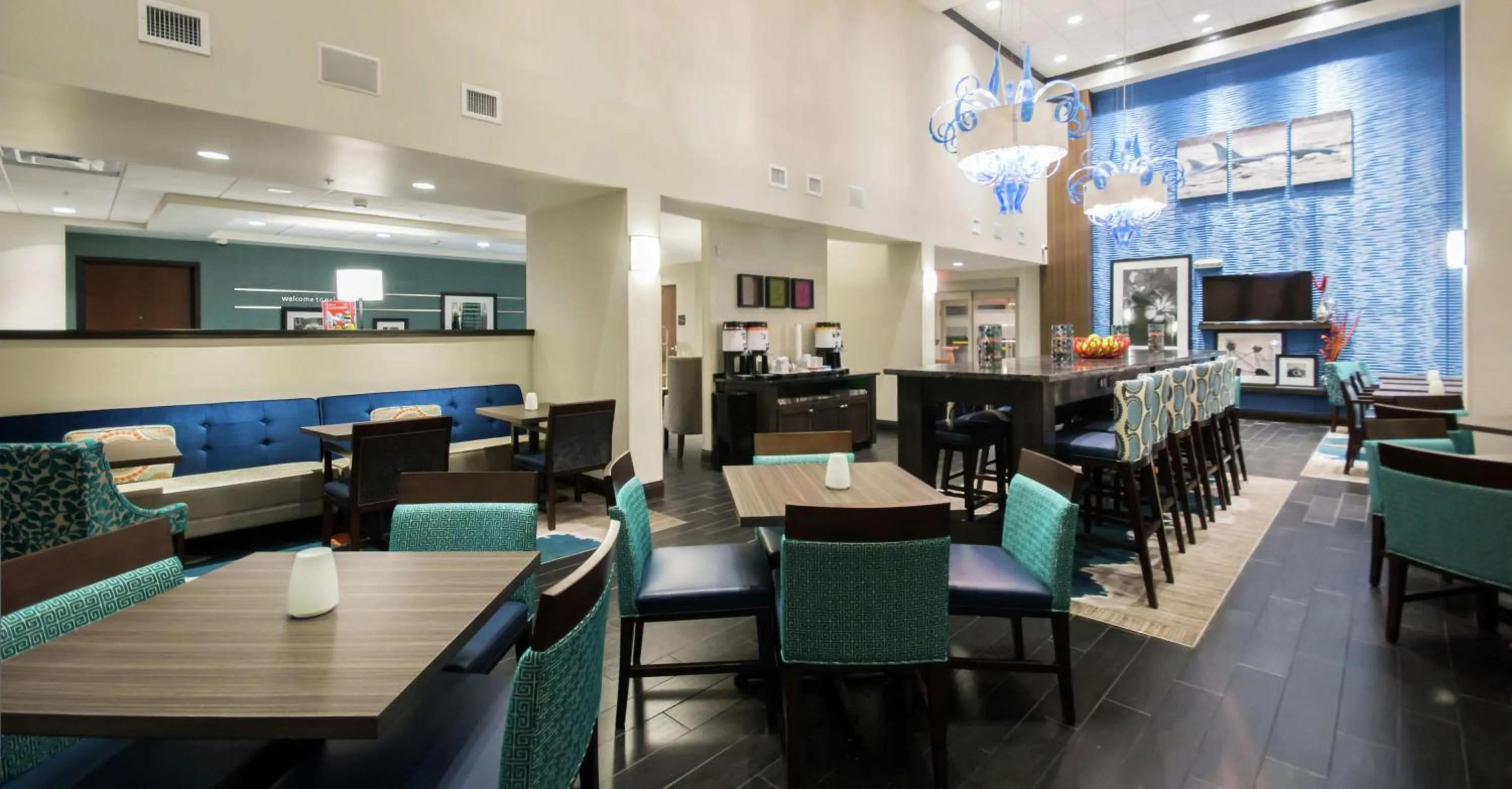 Lobby or reception in Hampton Inn & Suites Orlando near SeaWorld