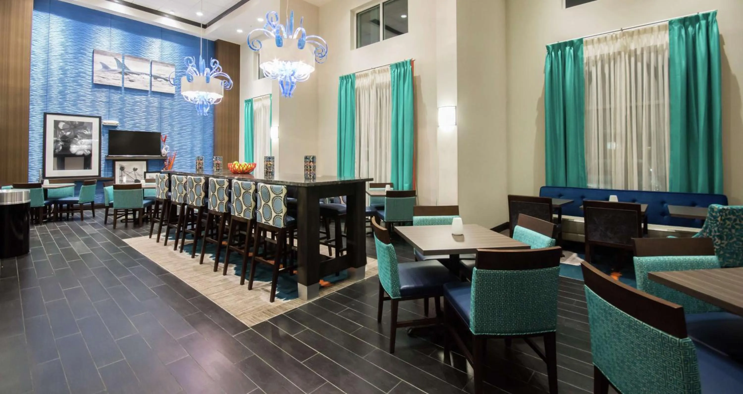 Lobby or reception in Hampton Inn & Suites Orlando near SeaWorld