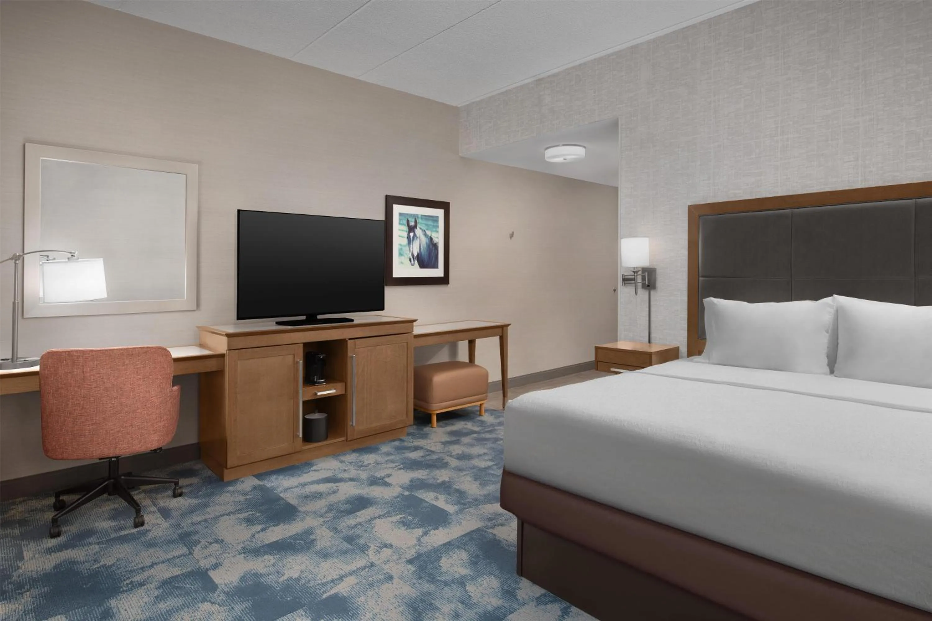 Bed in Hampton Inn & Suites Baltimore North/Timonium, MD