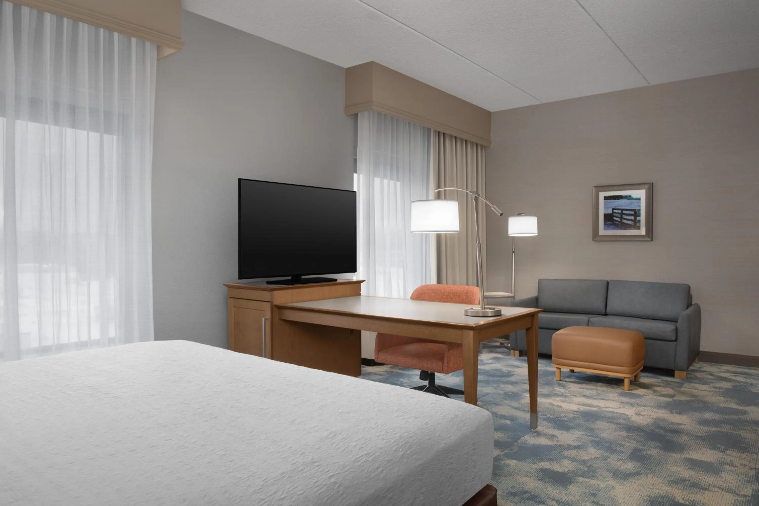 Bed in Hampton Inn & Suites Baltimore North/Timonium, MD