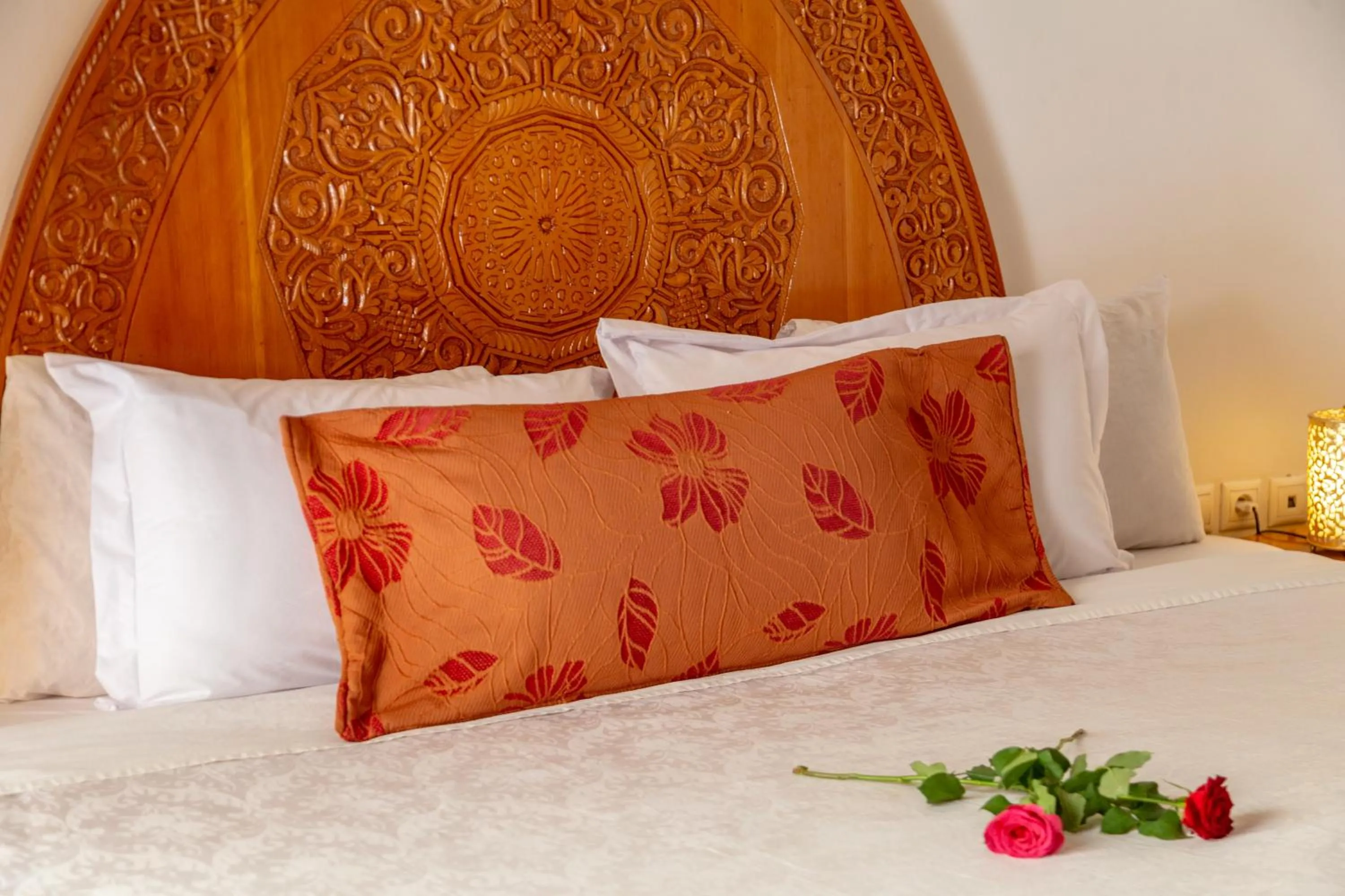 Living room, Bed in Riad Tahra & Spa