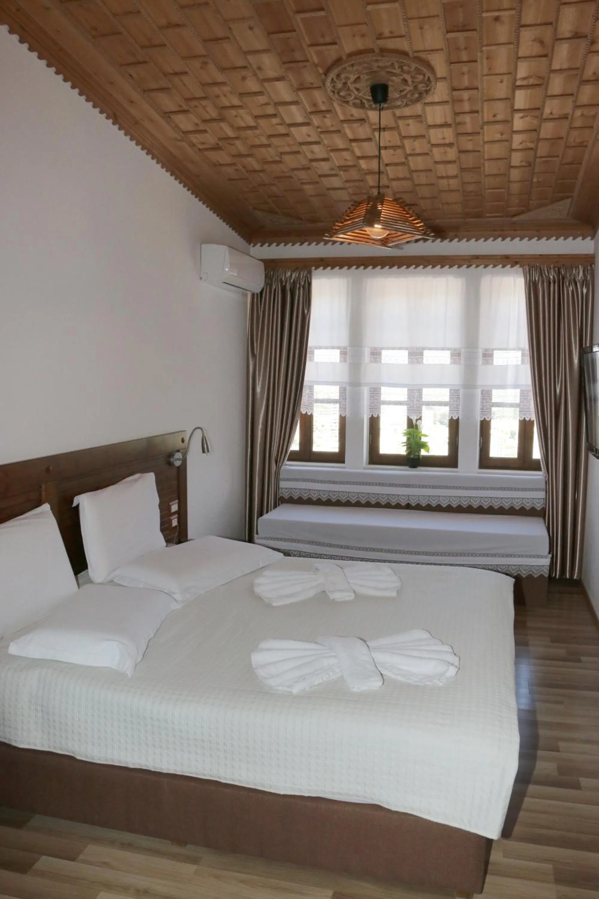 Bed in Hotel Kodra