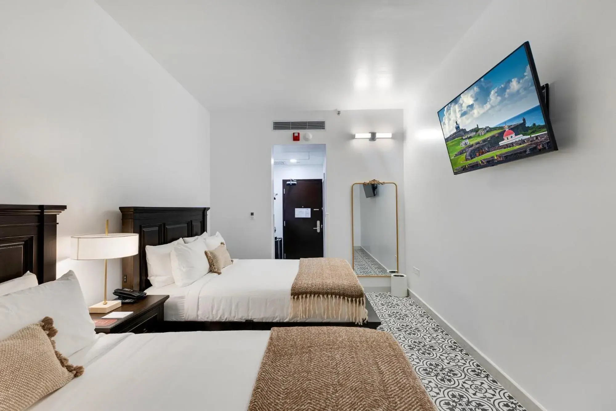 Standard Queen Room with Two Queen Beds in Hotel Milano Standard Queen Room with Two Queen Beds in Hotel Milano