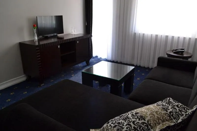 Hotel Emi