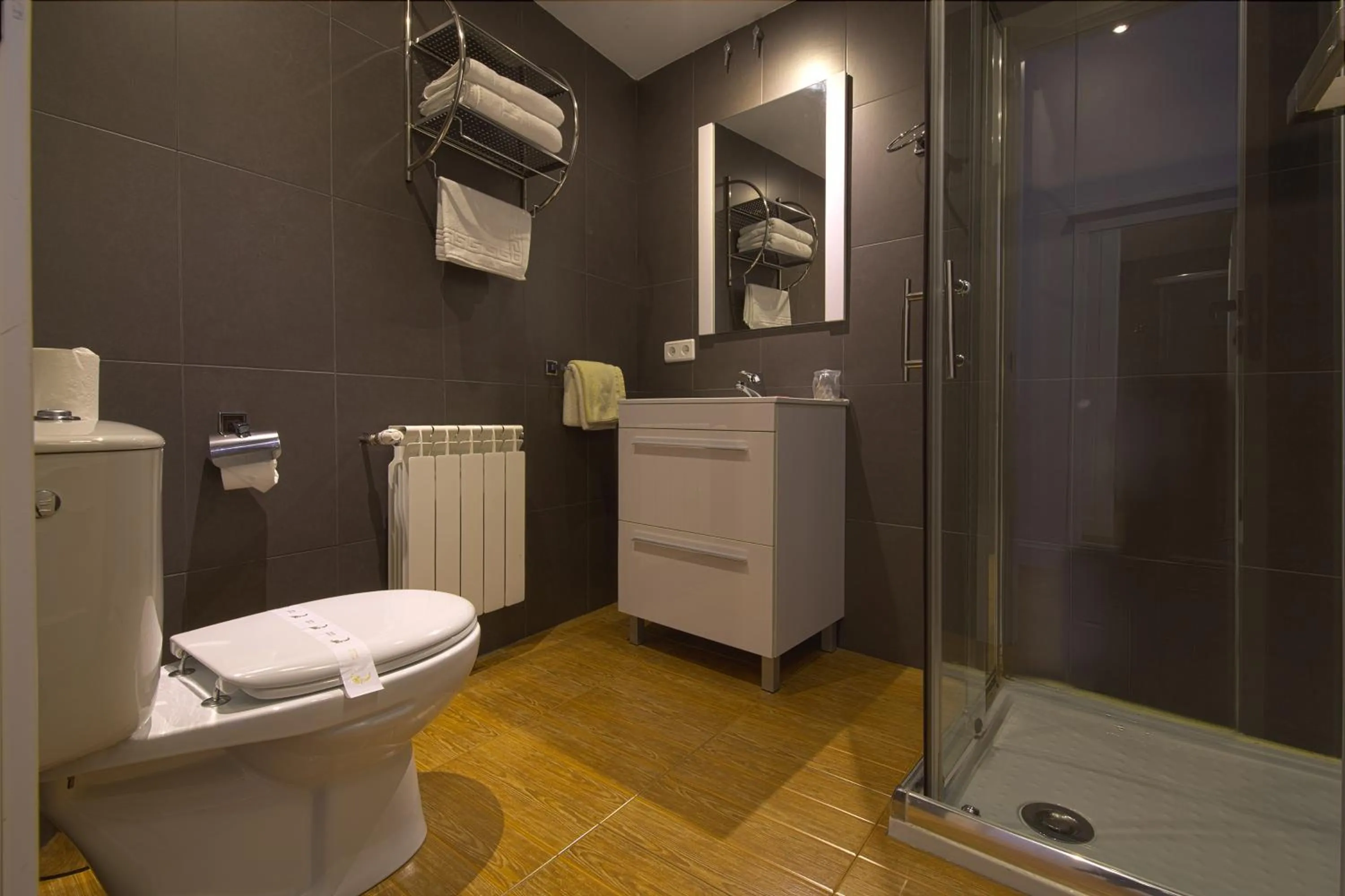 Twin Room with Private Bathroom in Hostal Misericordia