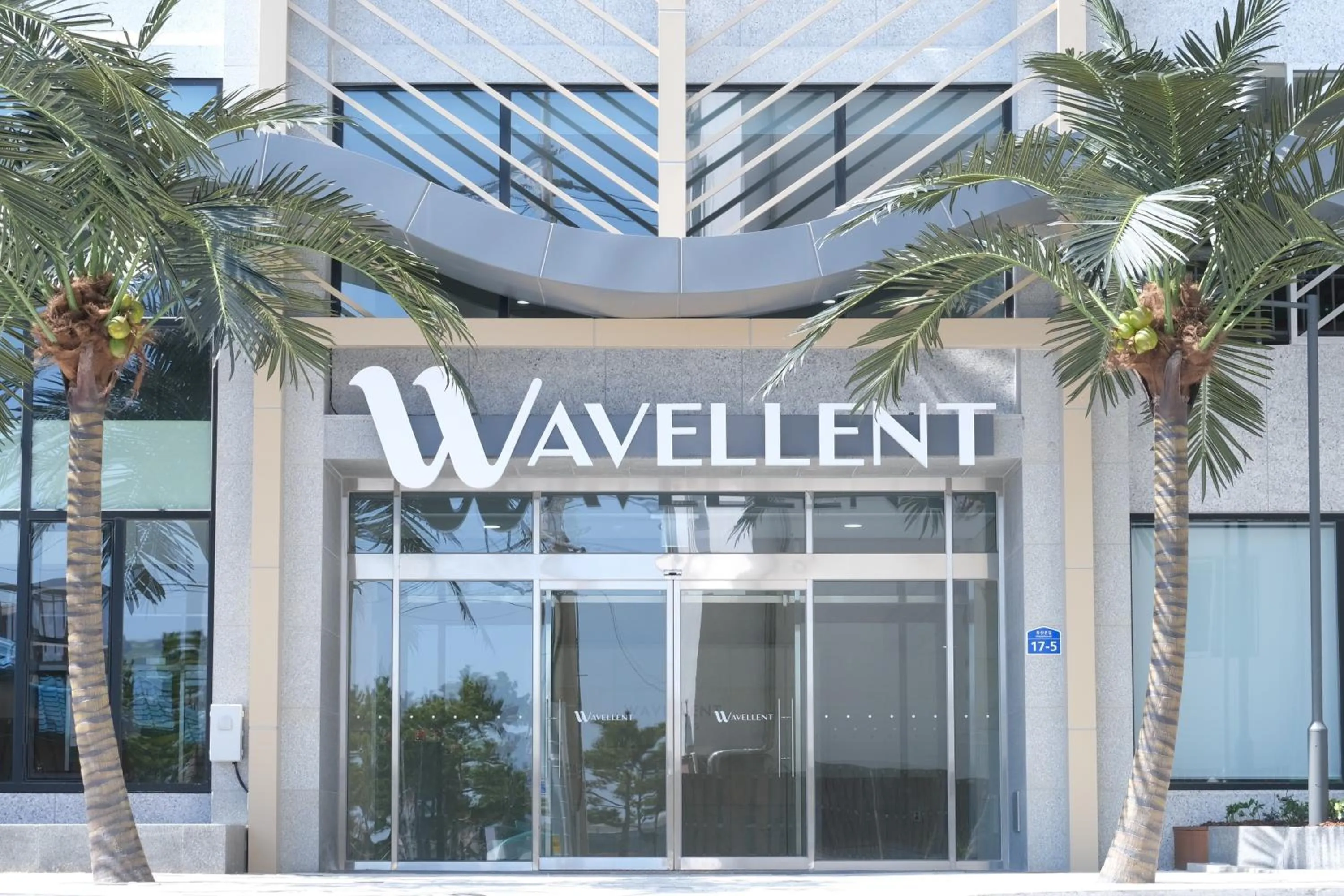 Facade/entrance in Hotel Wavellent Yangyang