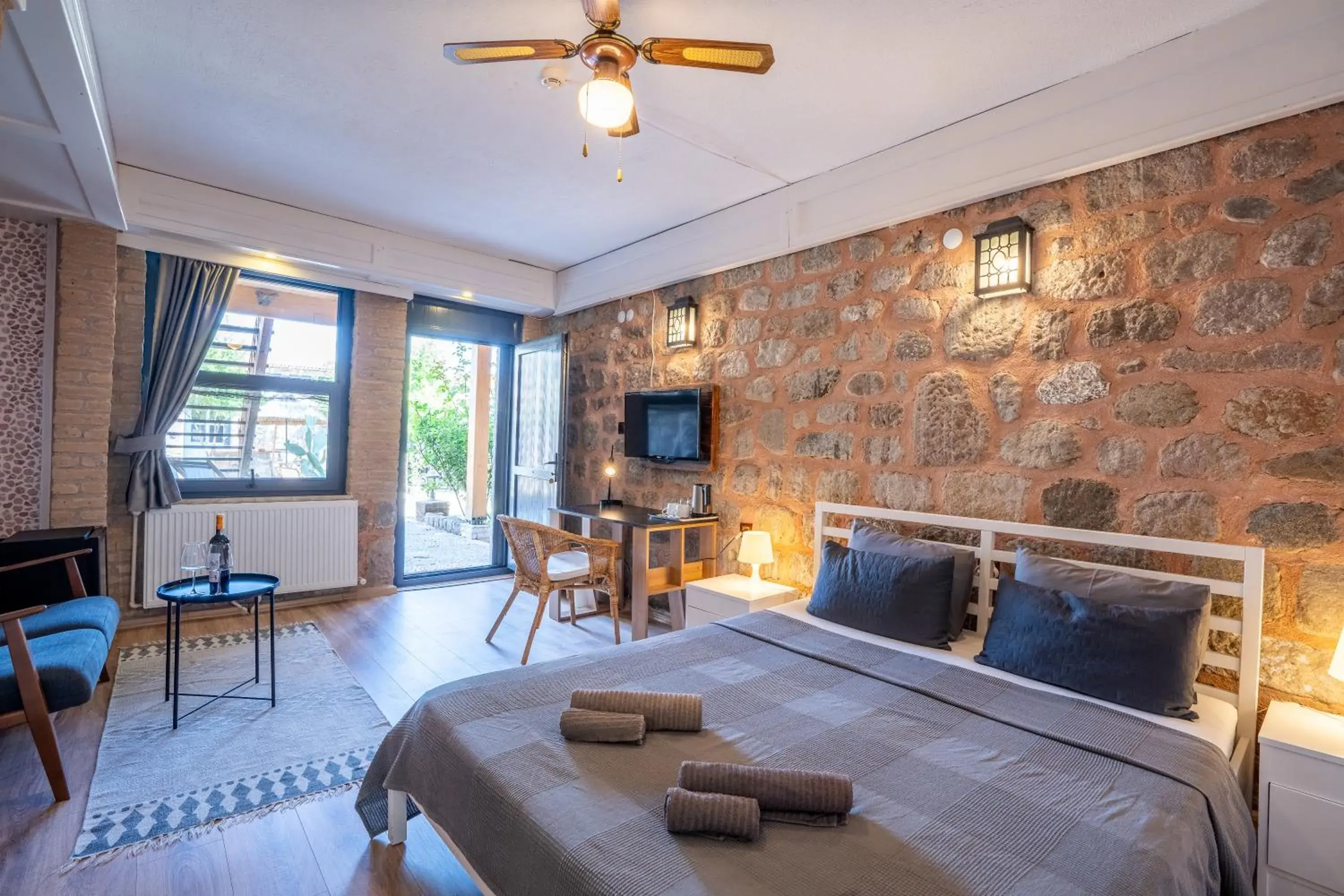 Deluxe Double Room - single occupancy in Attalos Suites Hotel Deluxe Double Room - single occupancy in Attalos Suites Hotel