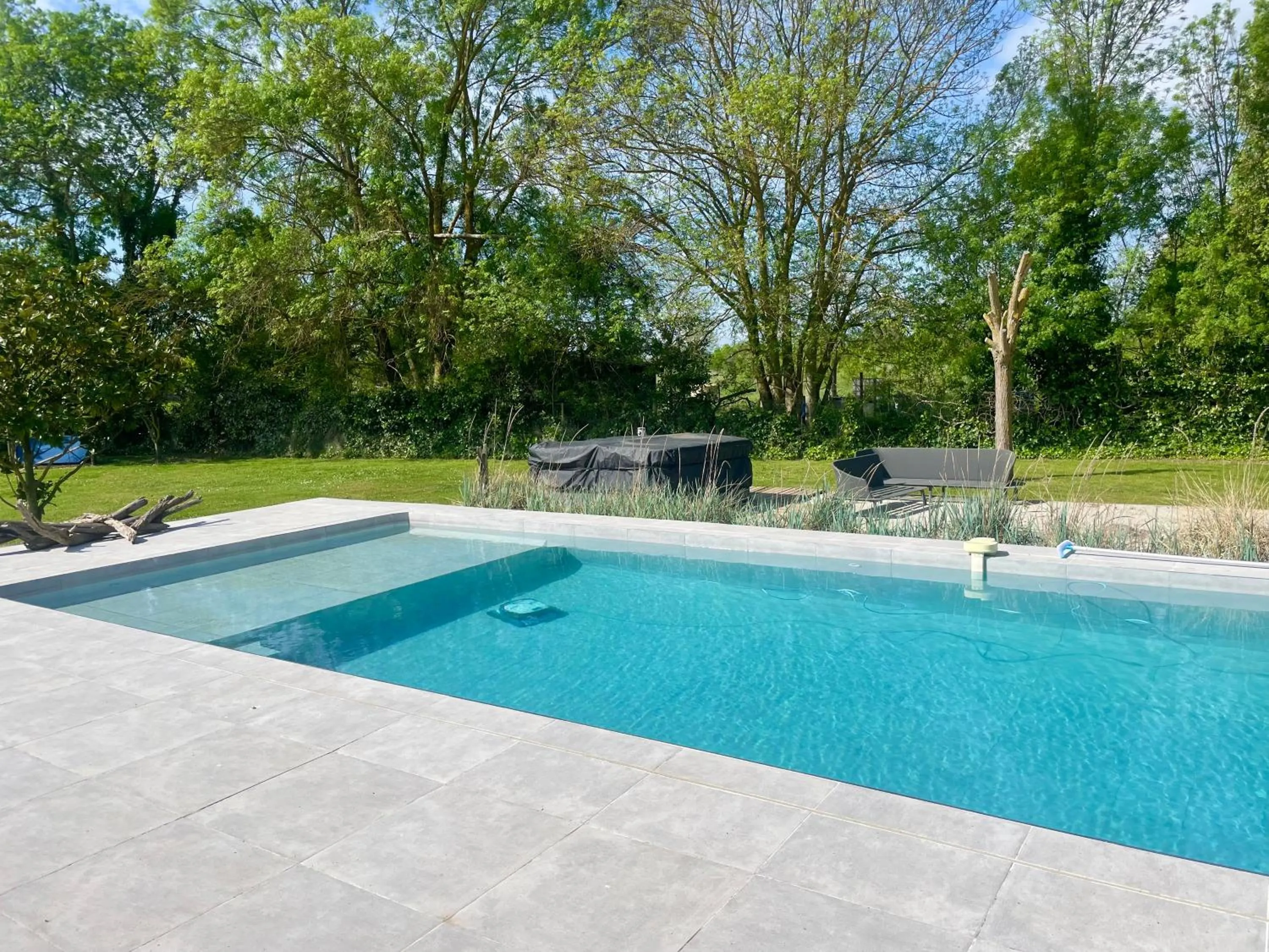 Pool view in Le Mazet Chambre d'Hôtes
