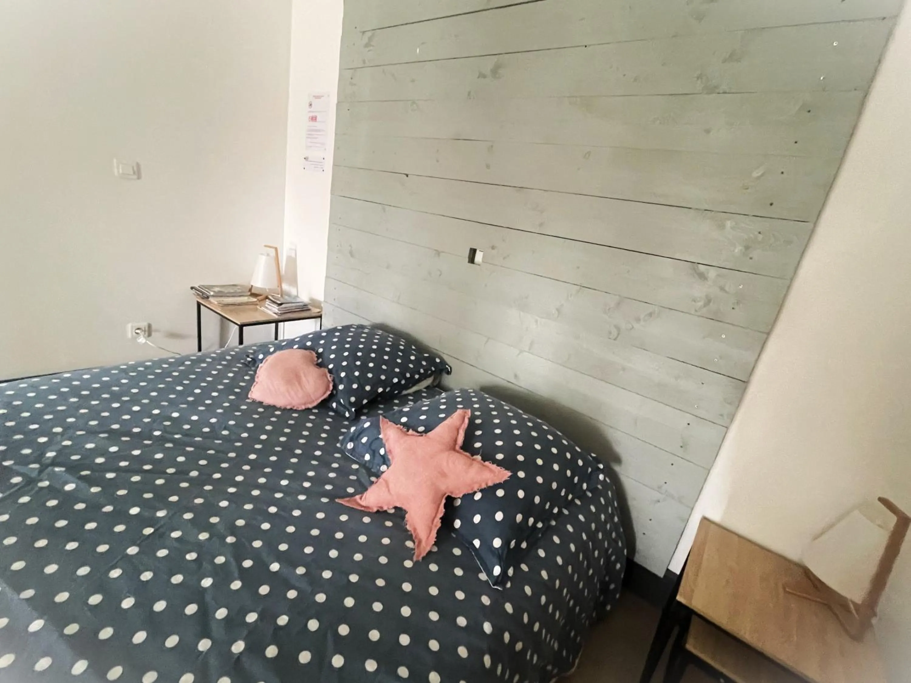 Bed in Le Mazet Chambre d'Hôtes