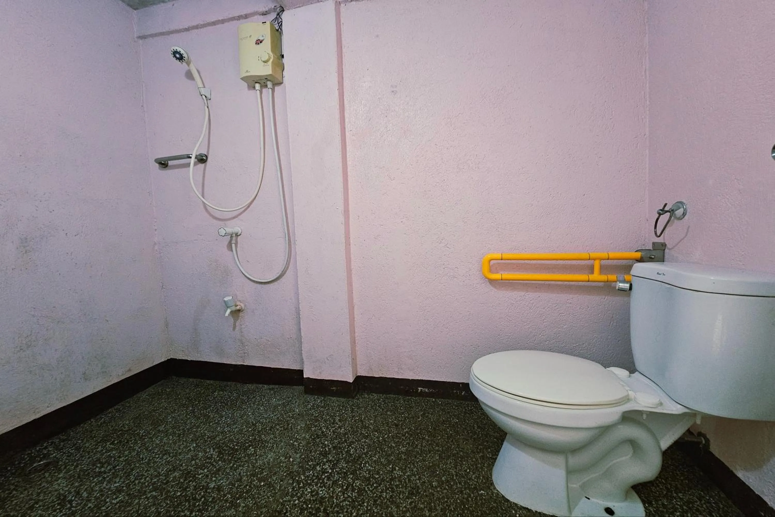 Toilet in D & A Seaside Cottages