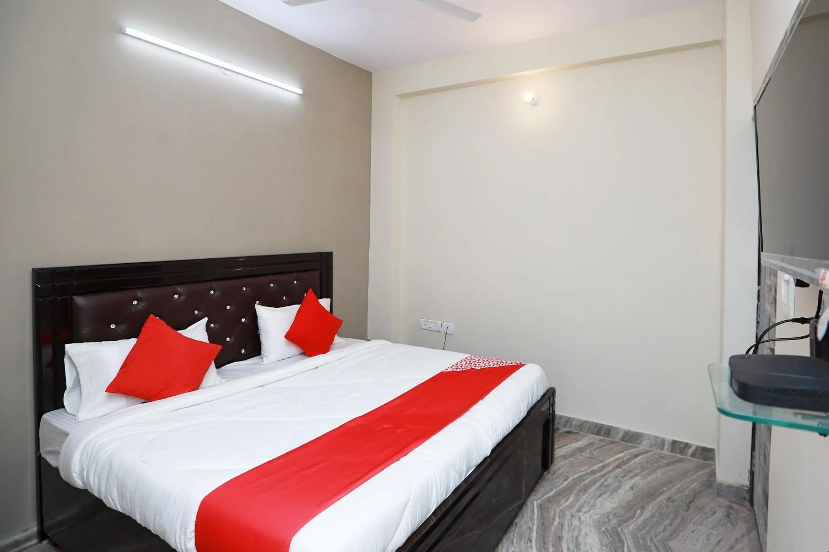 Hotel O Silverline Residency
