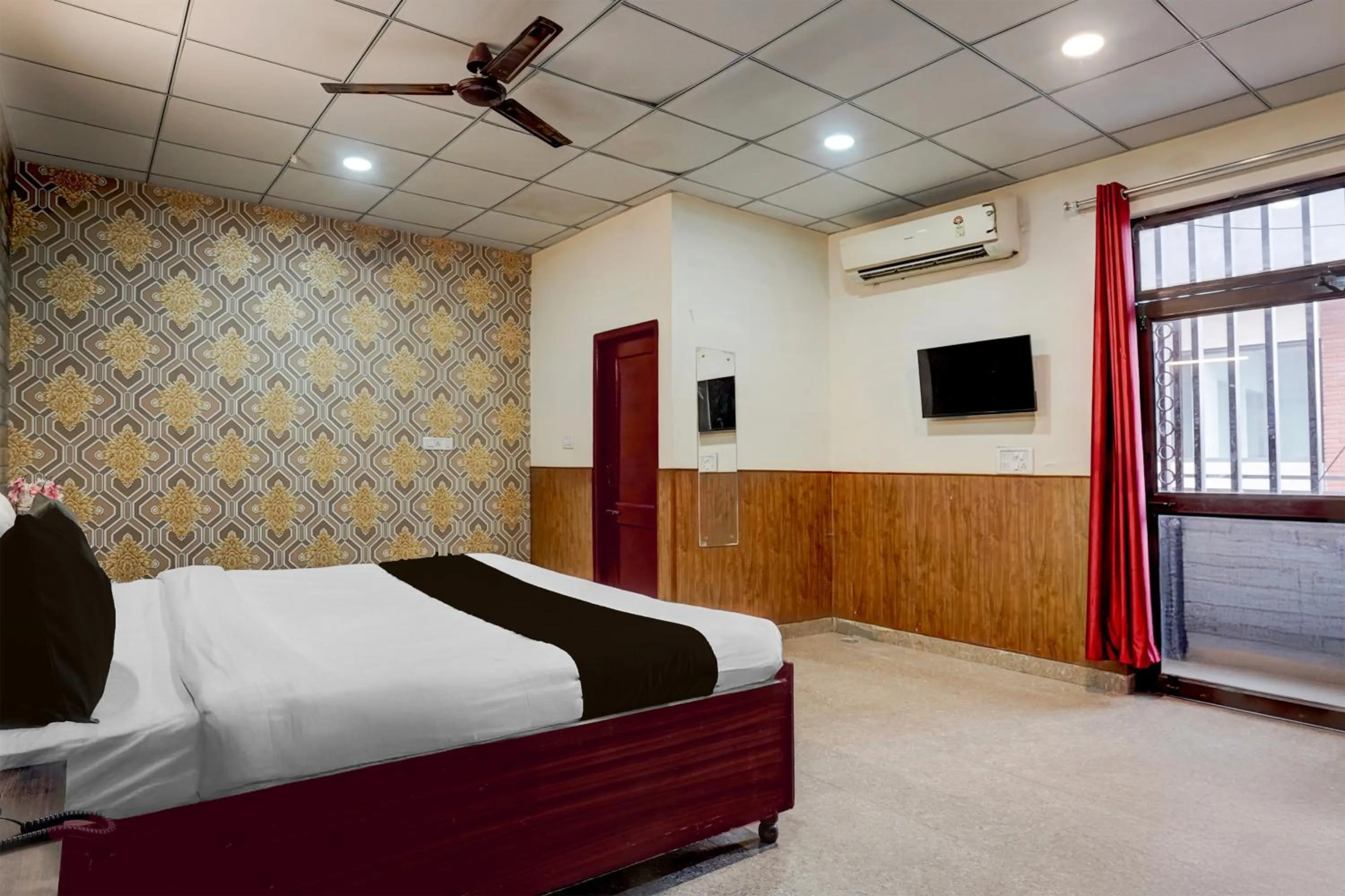 Bedroom, Bed in Super Hotel O Sector 58 Mohali Formerly Hotel Alpha