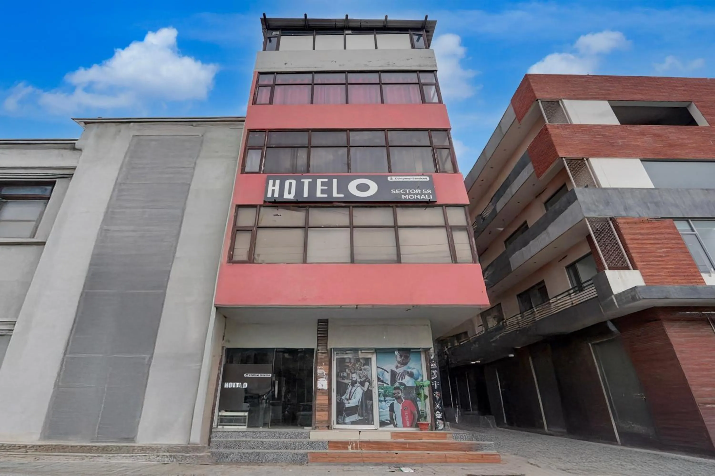 Facade/entrance in Super Hotel O Sector 58 Mohali Formerly Hotel Alpha