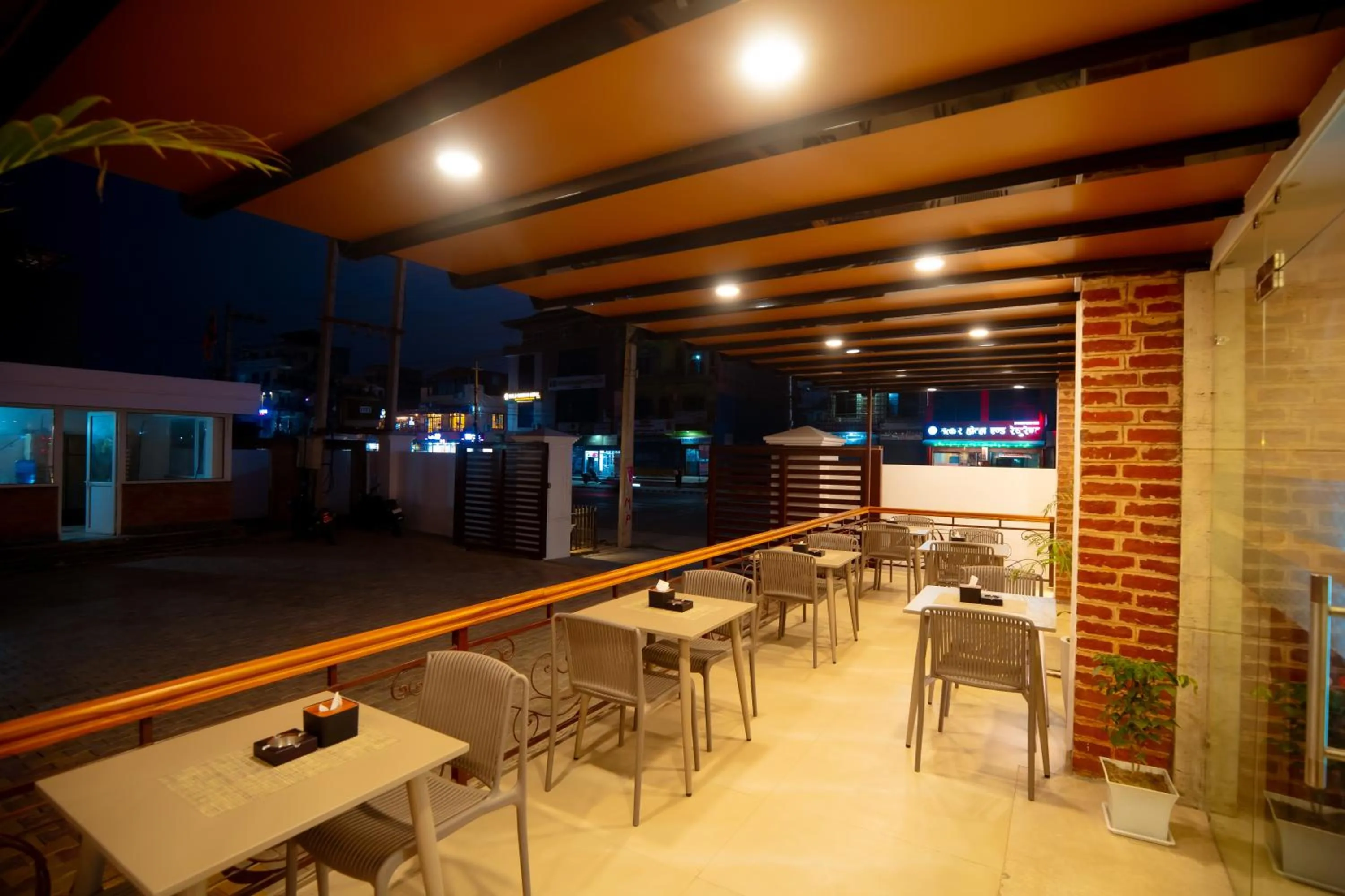 Restaurant/places to eat in Velvet Luxe Hotel