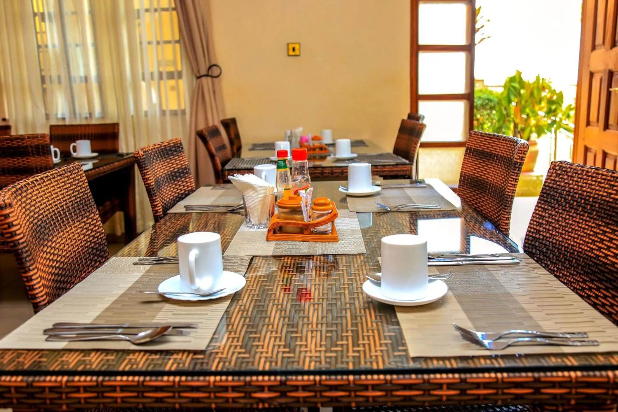 Breakfast in Davis Court