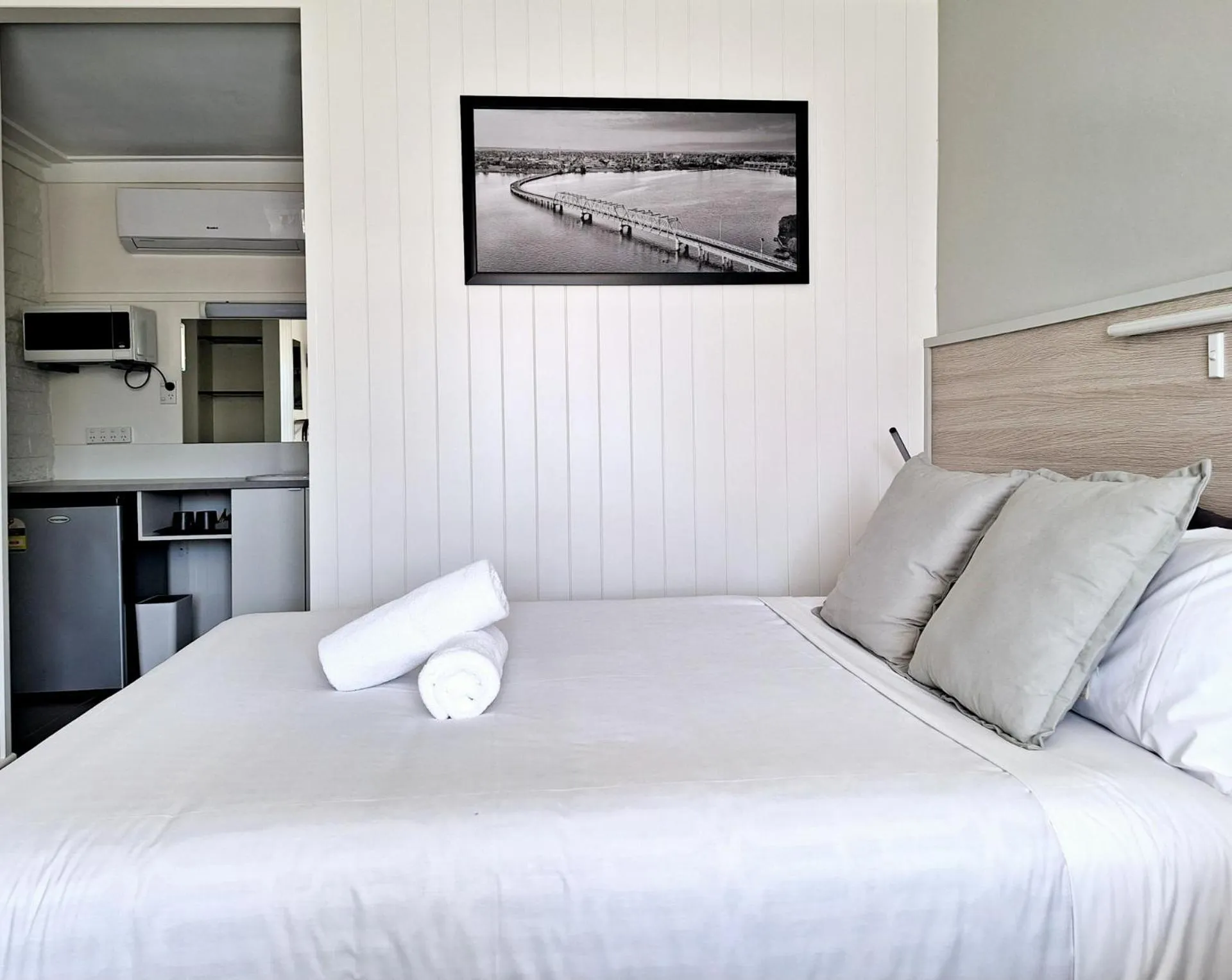 Bed in Motel Yarrawonga