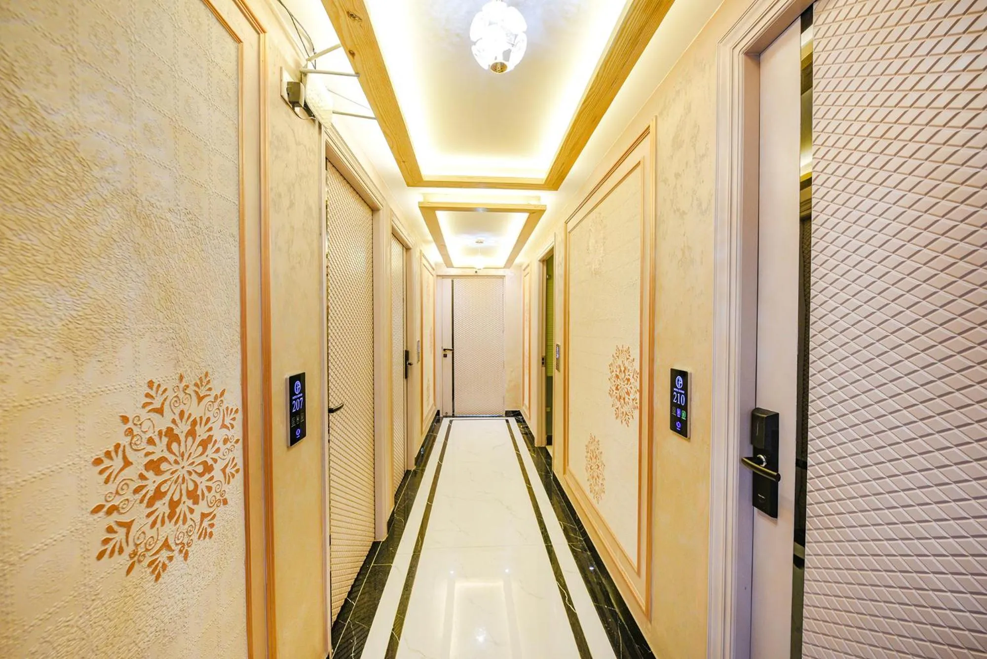 Lobby or reception in FabHotel Grand Palazzo Near Paschim Vihar
