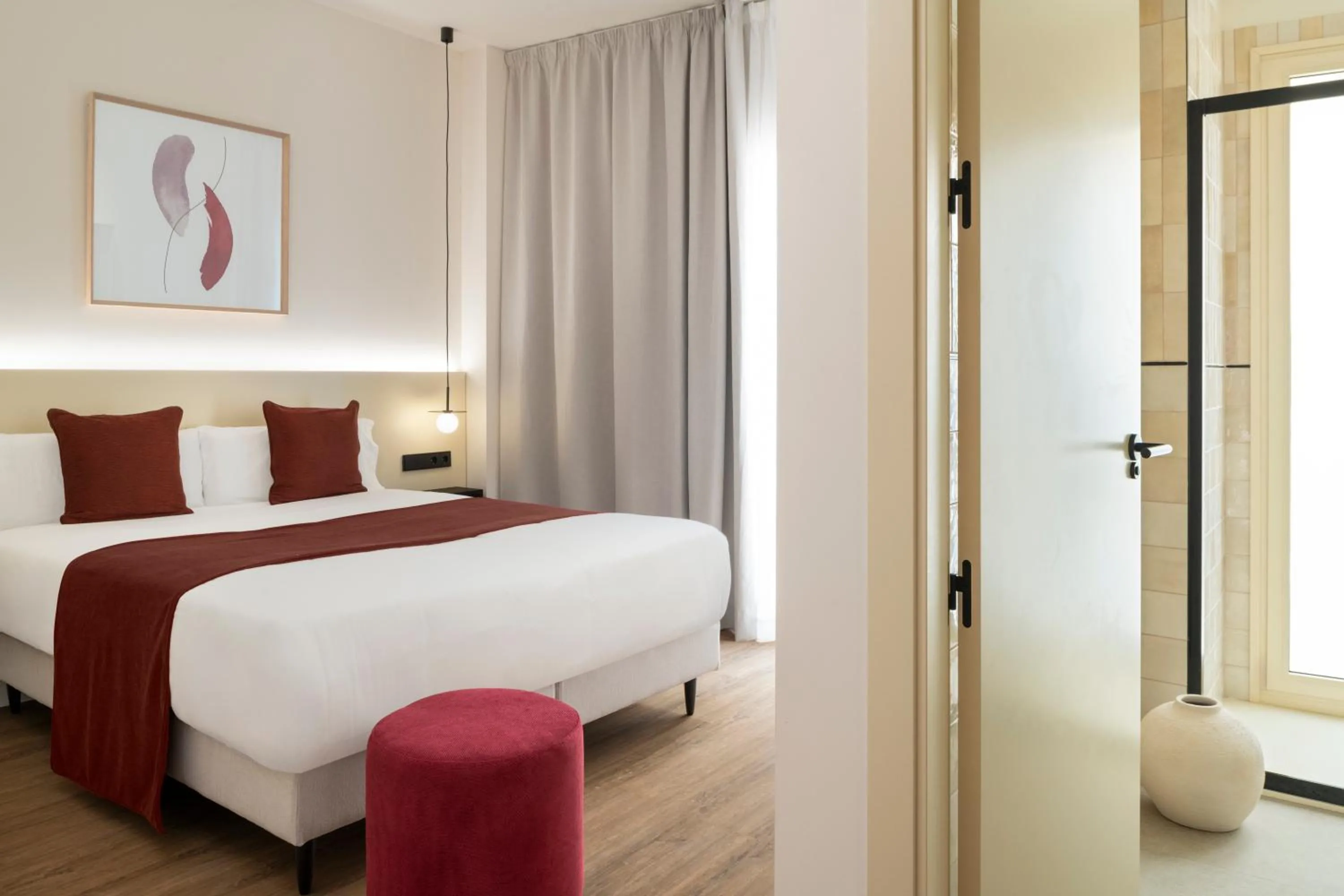 Shower, Bed in Magno Apartments Clavellinas