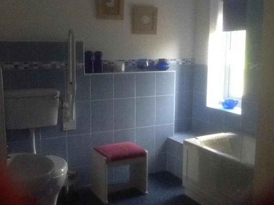 Bathroom in The Old Grain Store Bed & Breakfast