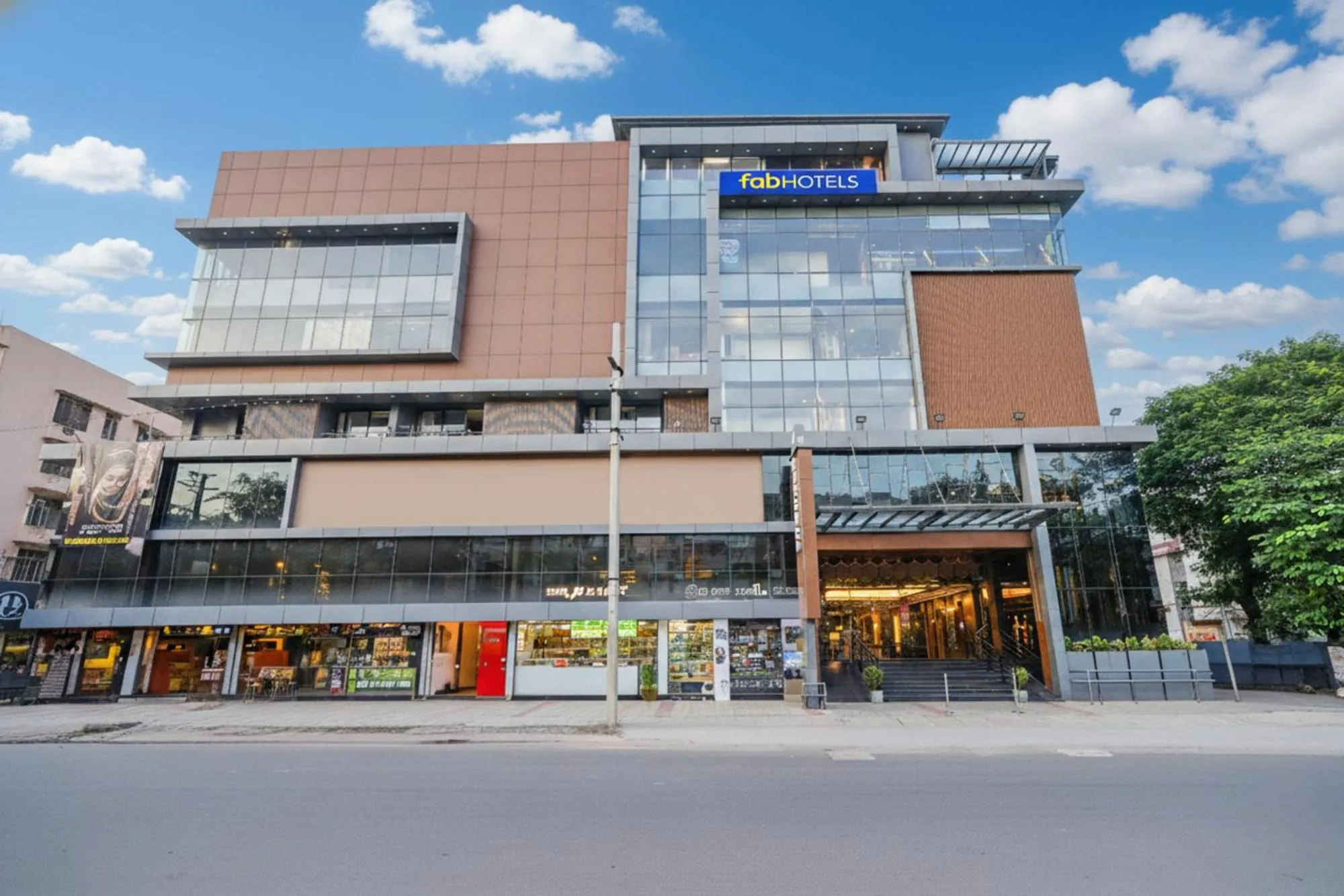 Property building in Oriva Freshco