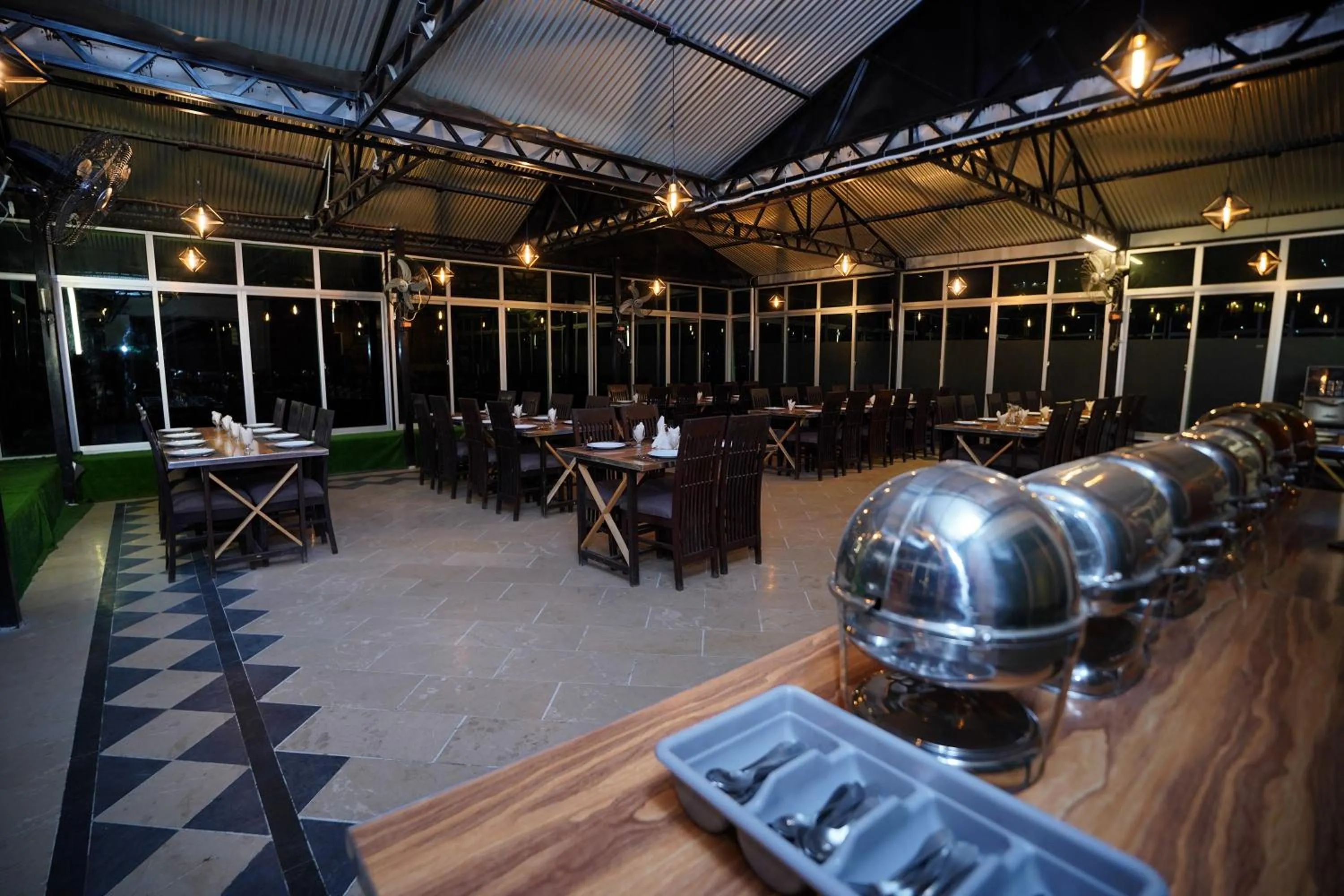 Restaurant/places to eat in Hunza Elites hotel