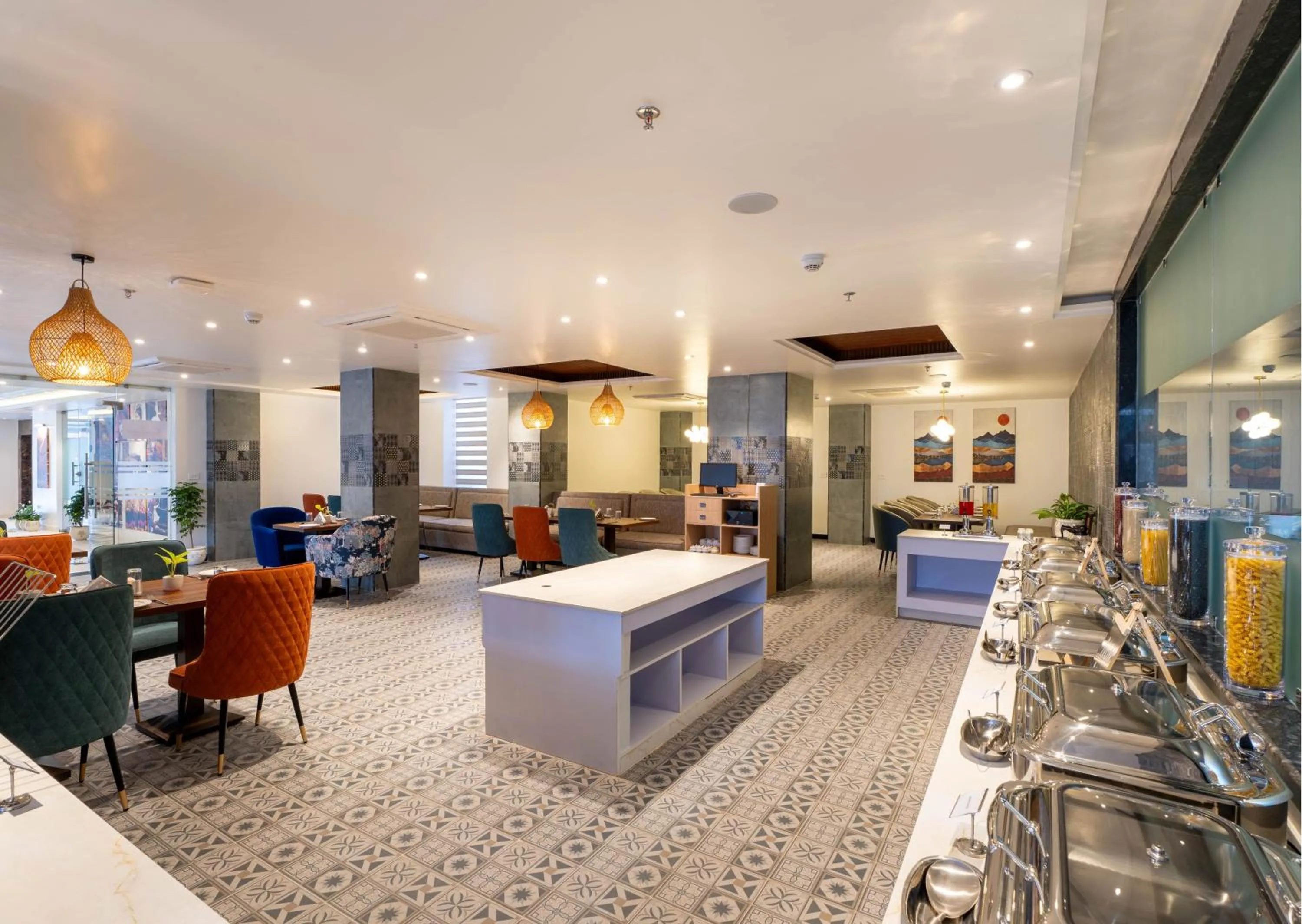 Restaurant/places to eat in Hotel Anuttara