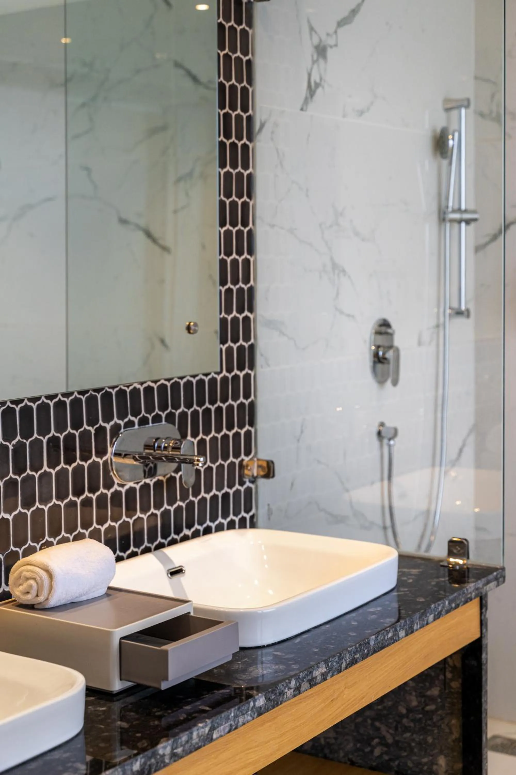 Shower in Hotel Anuttara