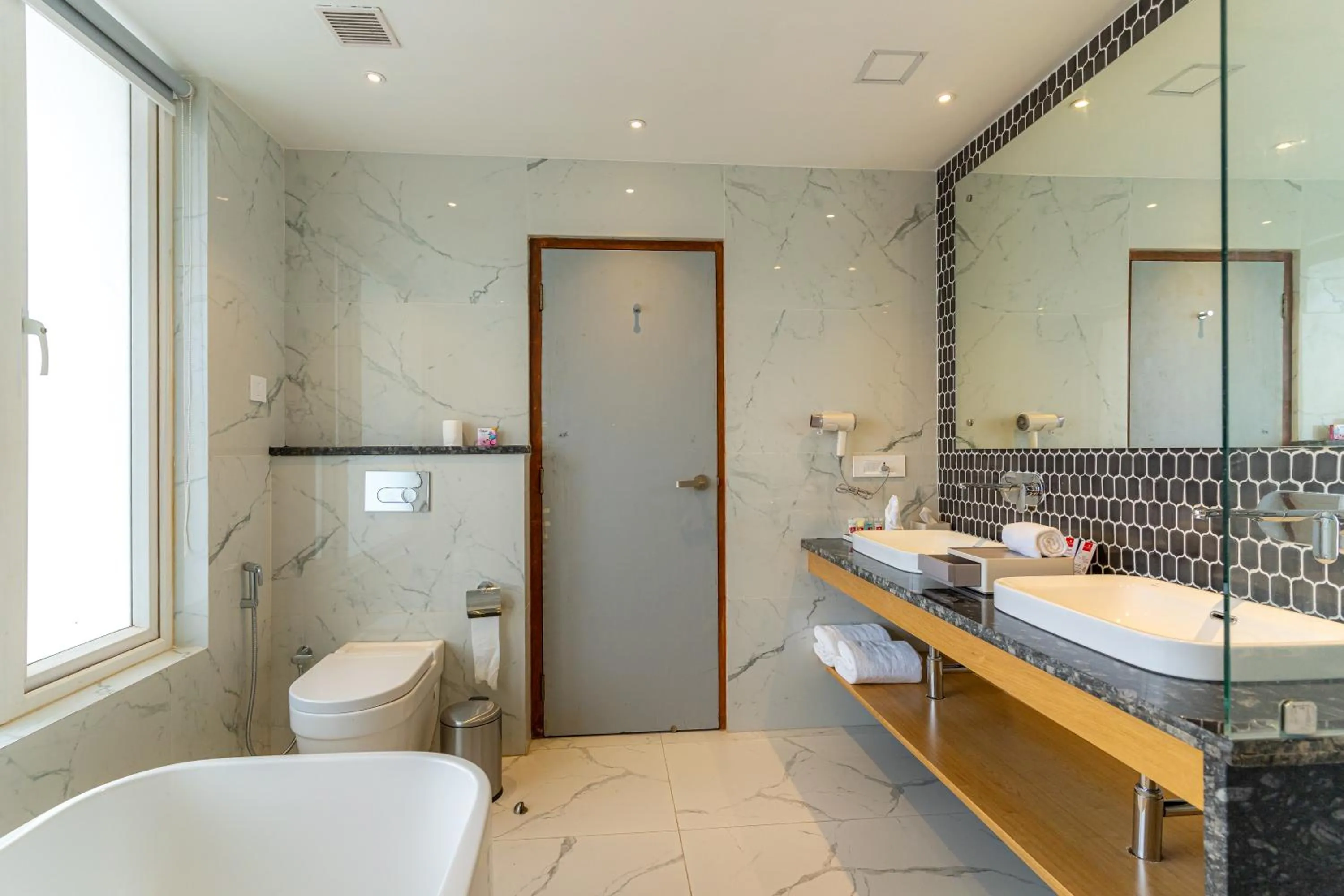 Shower in Hotel Anuttara