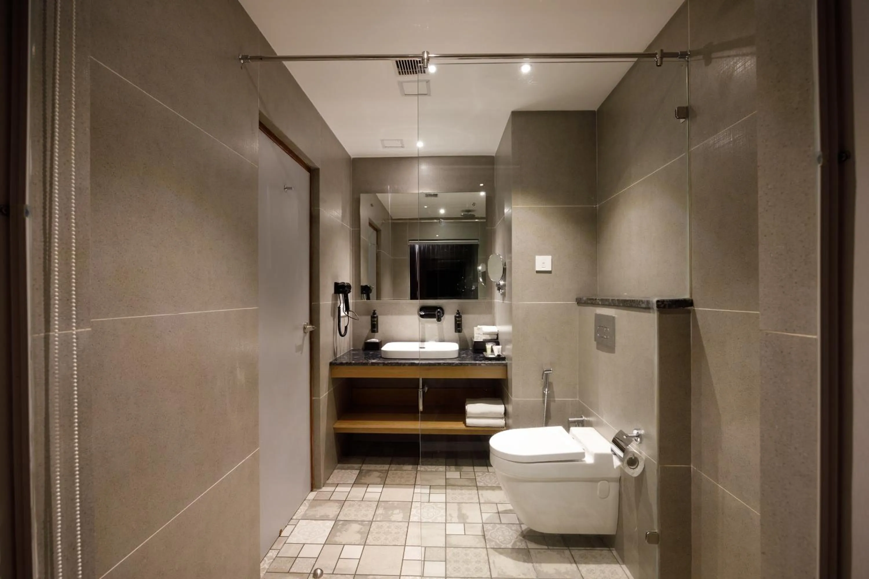 Shower in Hotel Anuttara