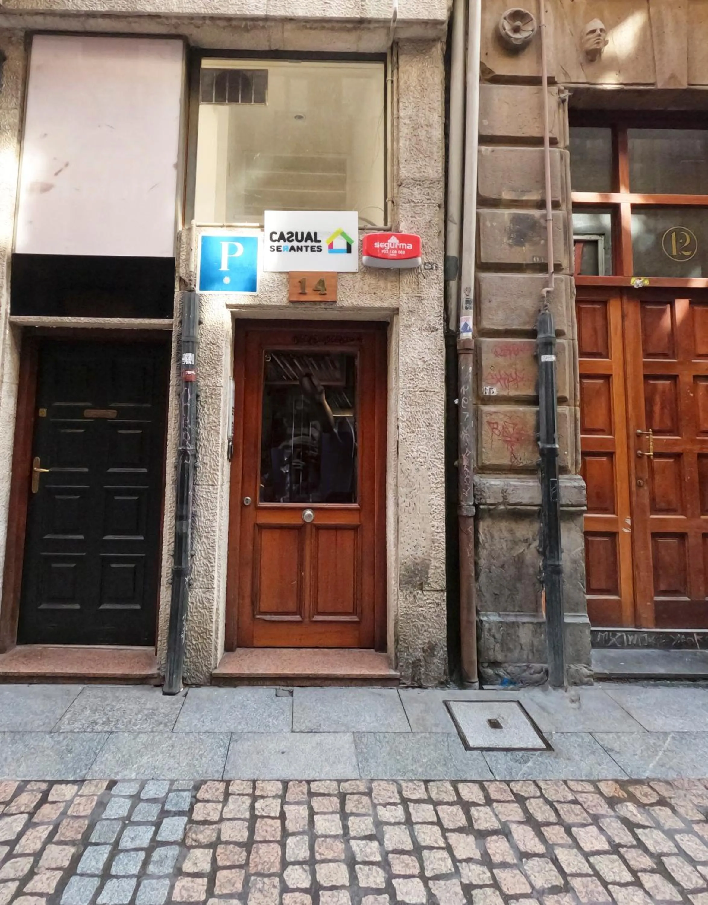 Facade/entrance in Casual Serantes