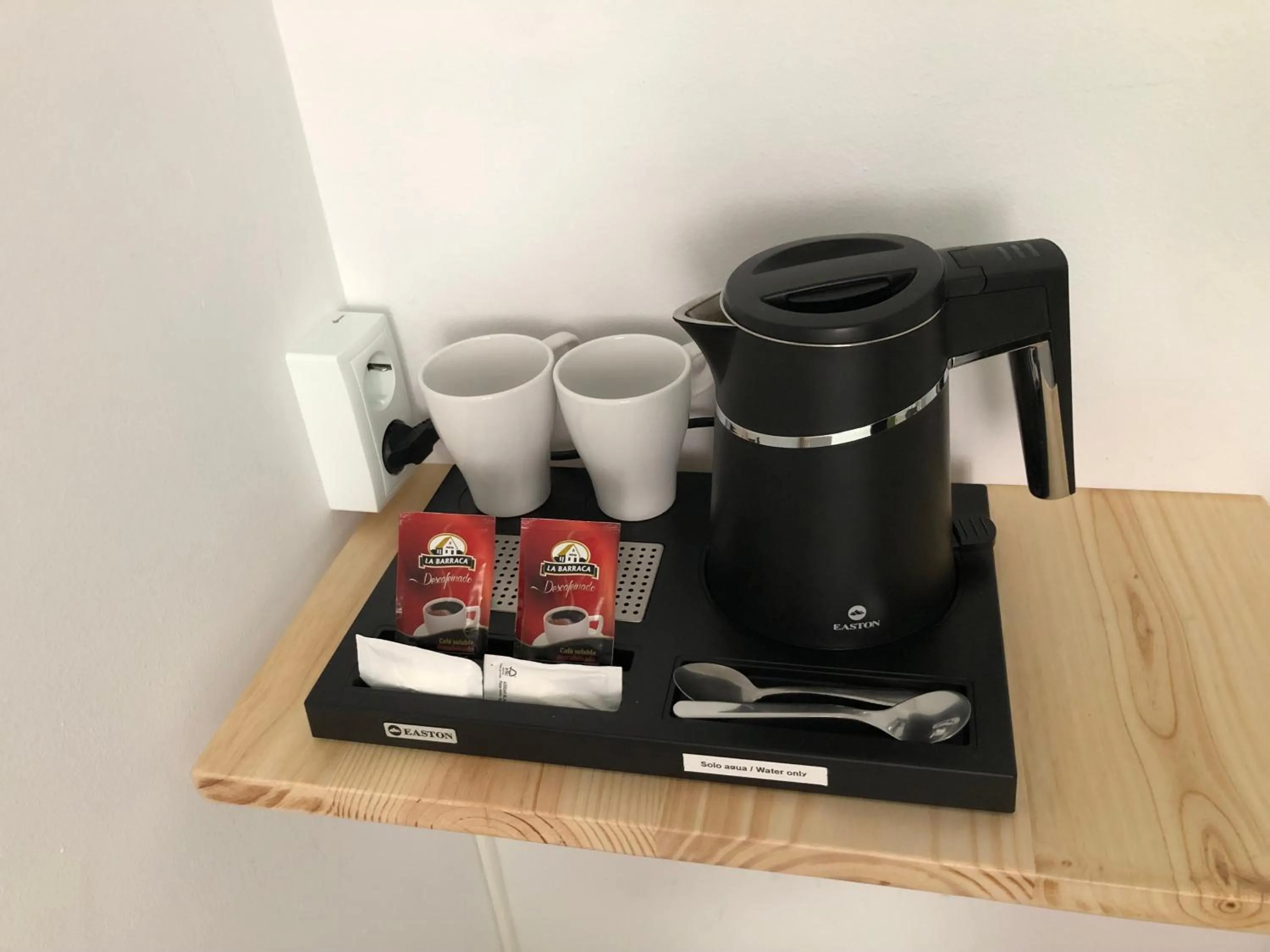 Coffee/tea facilities in Casual Serantes