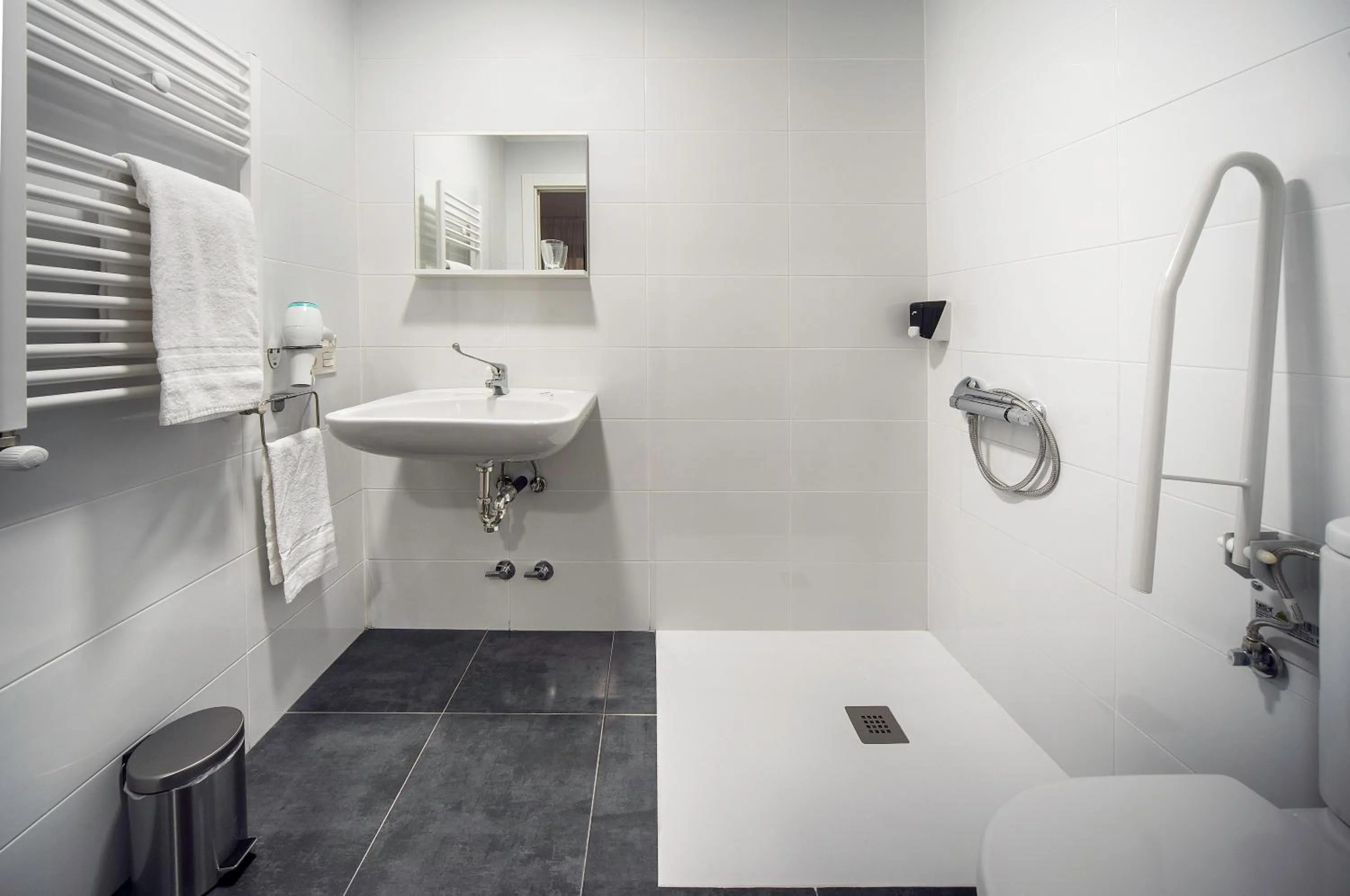 Bathroom in Casual Serantes