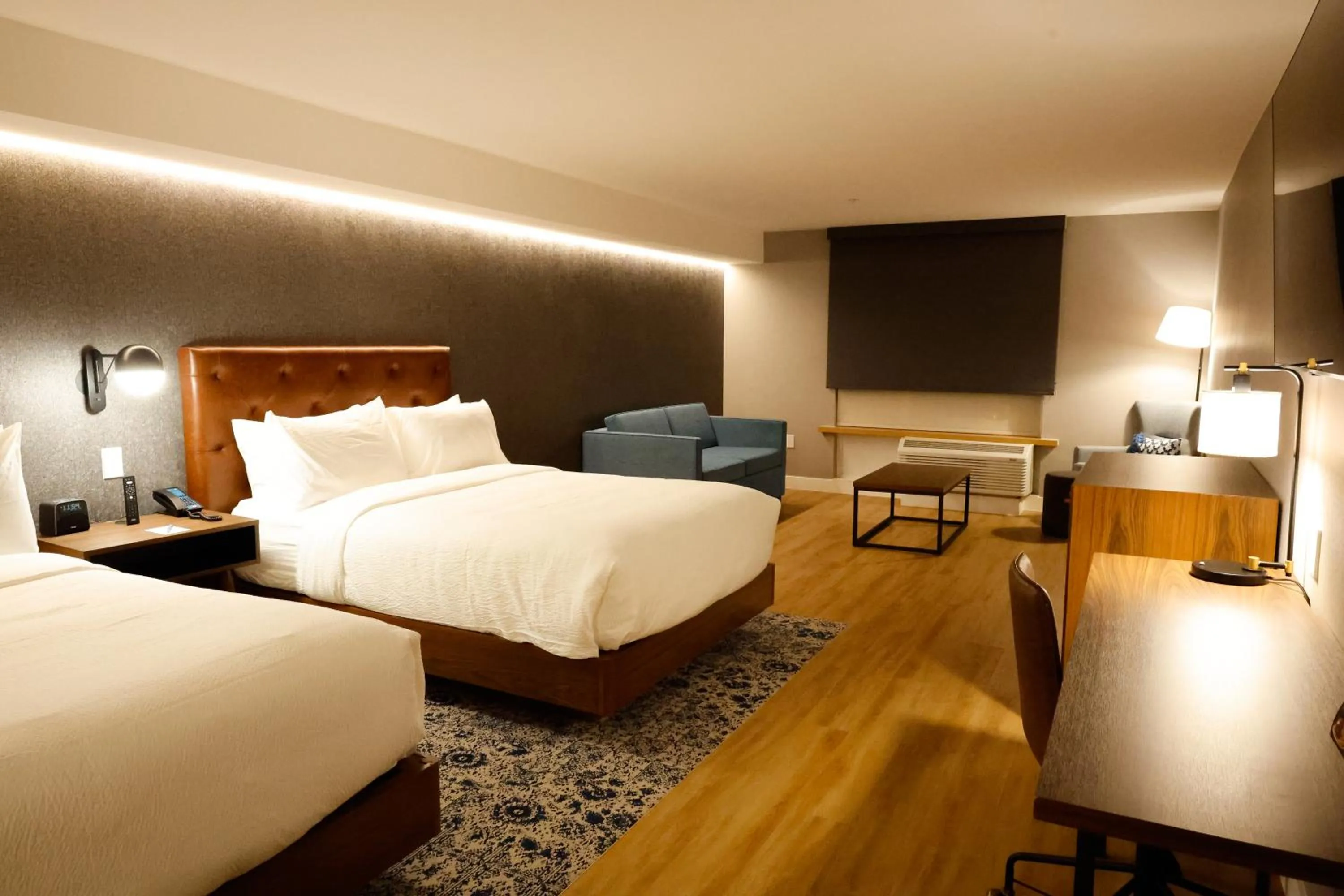 Seating area, Bed in Four Points by Sheraton Austin Airport