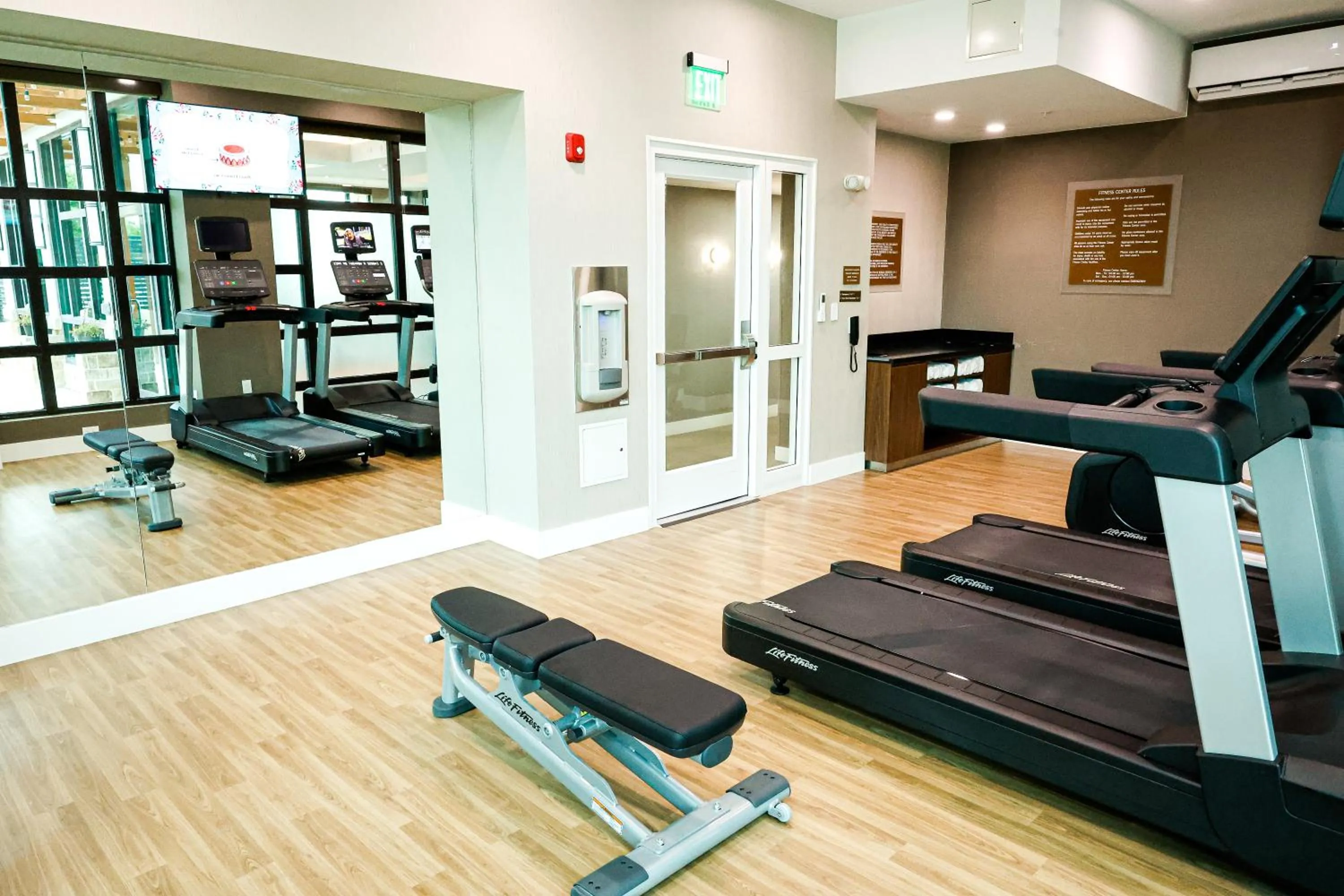 Swimming pool in Four Points by Sheraton Austin Airport