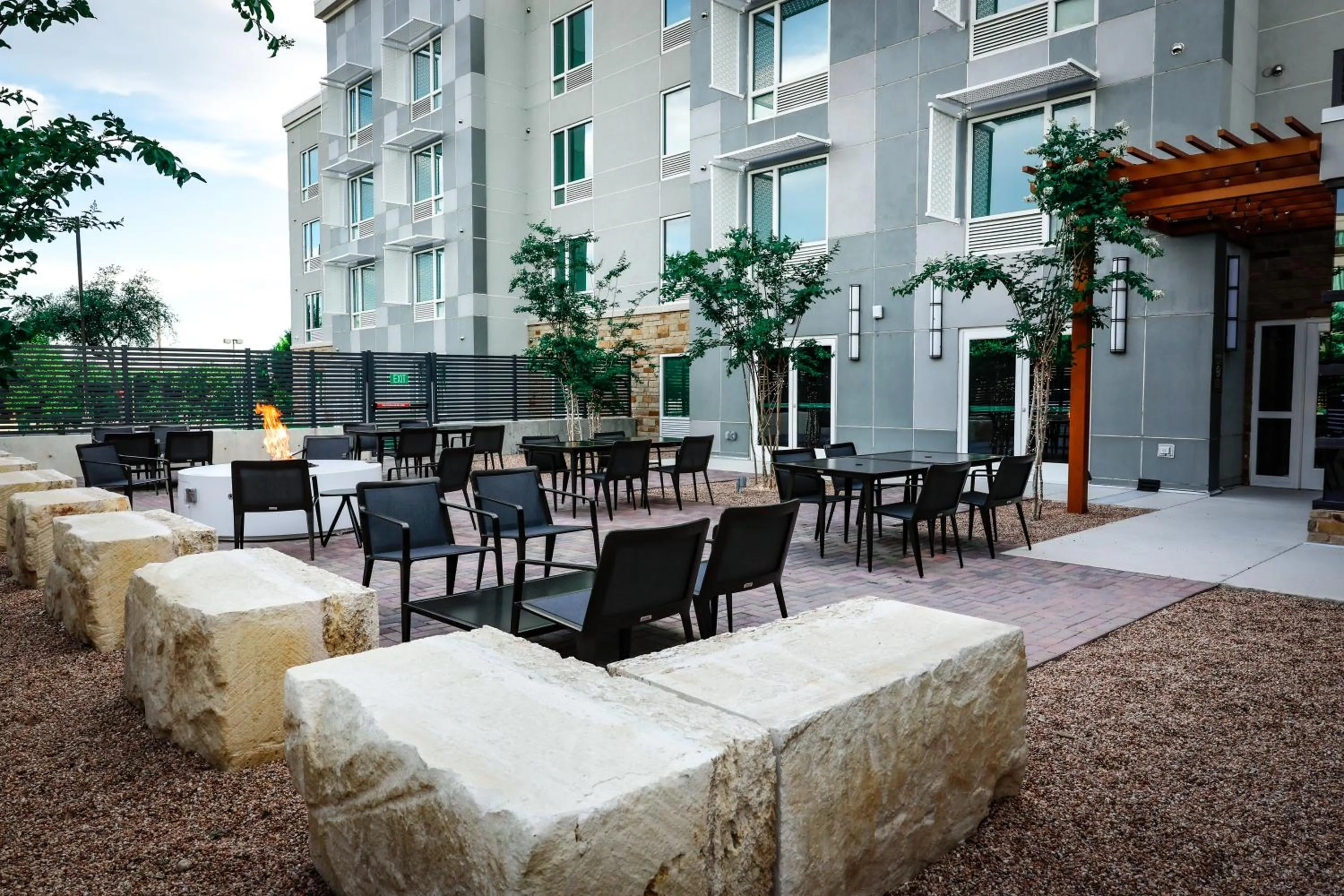 Patio in Four Points by Sheraton Austin Airport