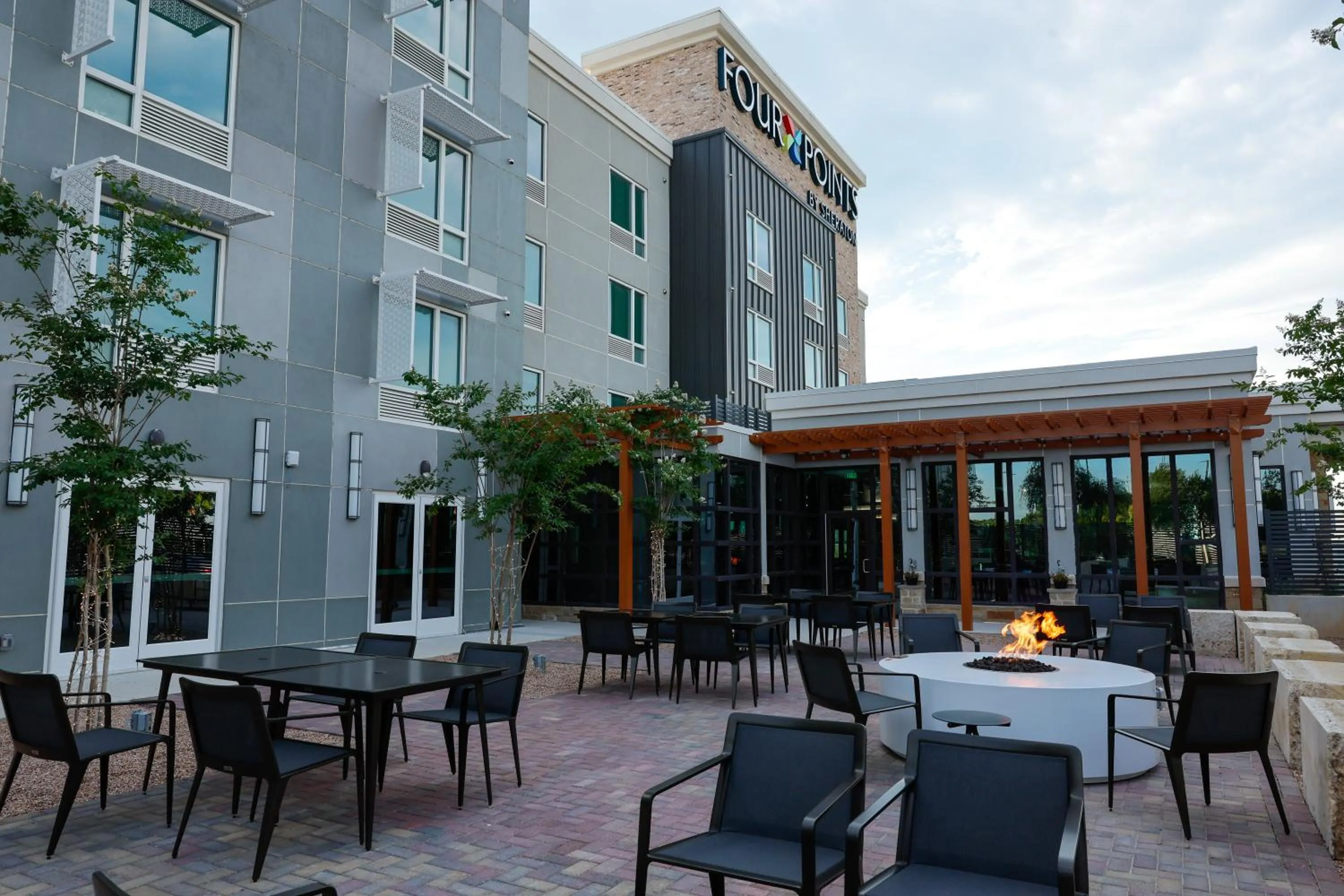 Patio in Four Points by Sheraton Austin Airport