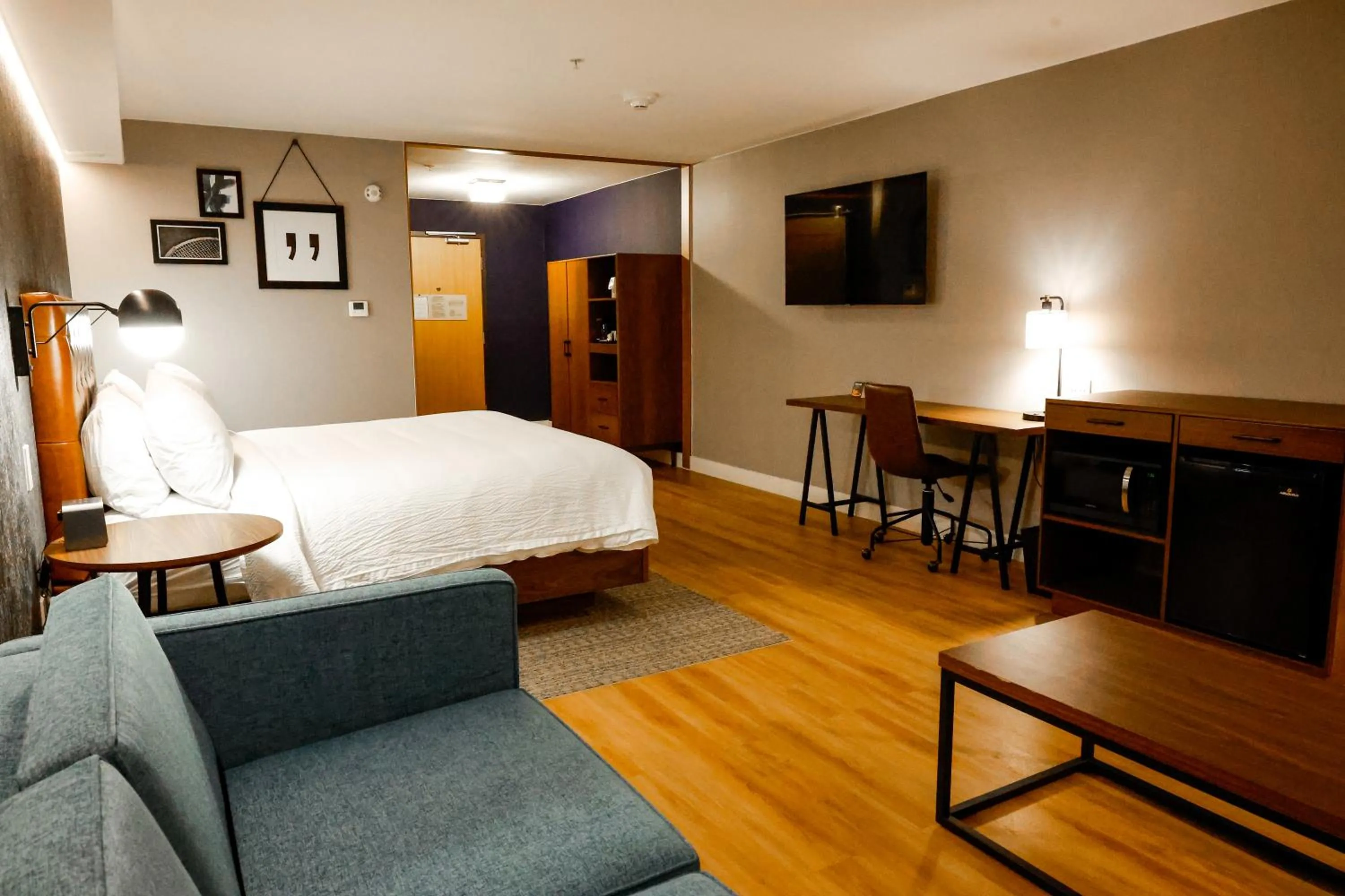 Bedroom, Bed in Four Points by Sheraton Austin Airport