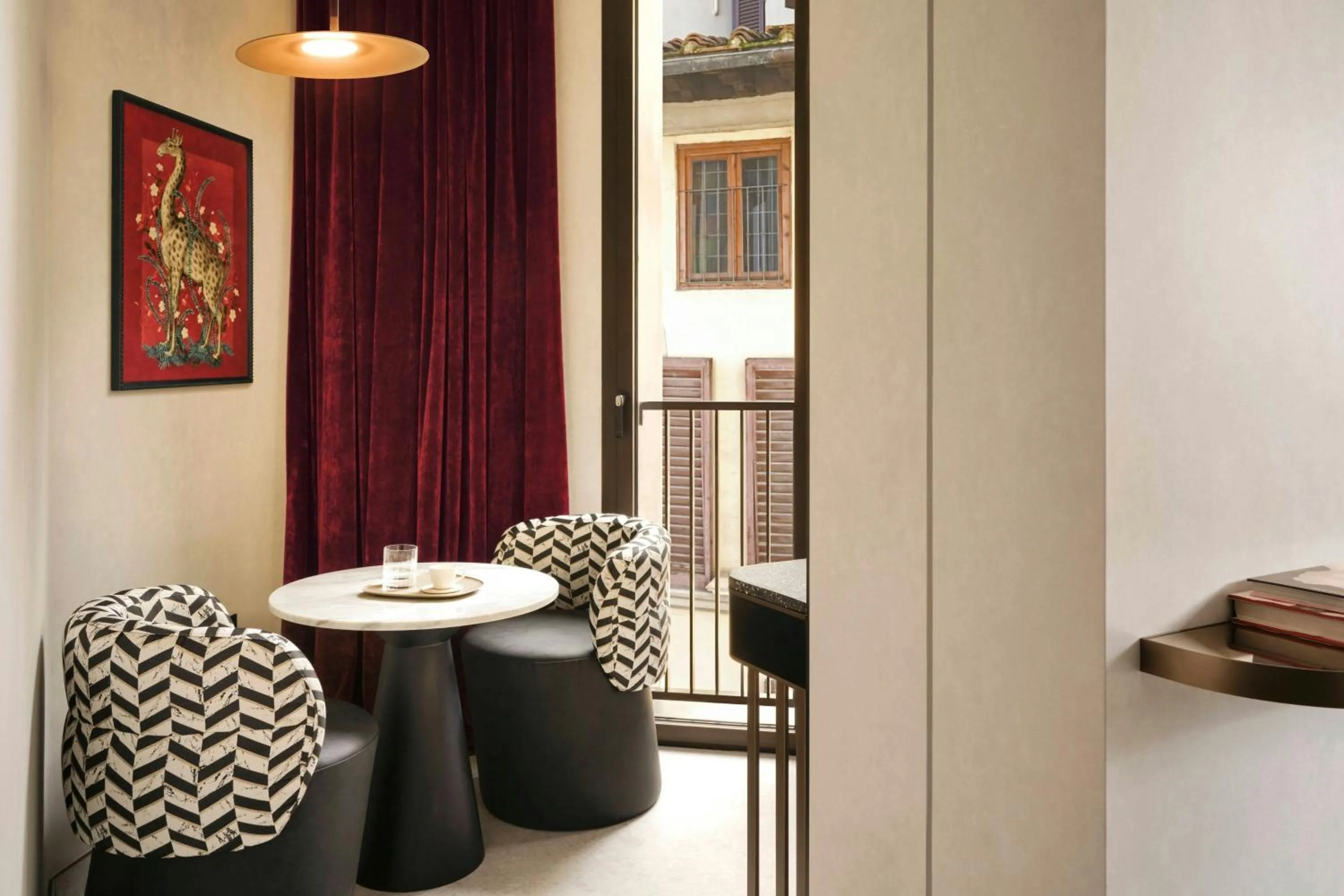 Photo of the whole room in W Florence