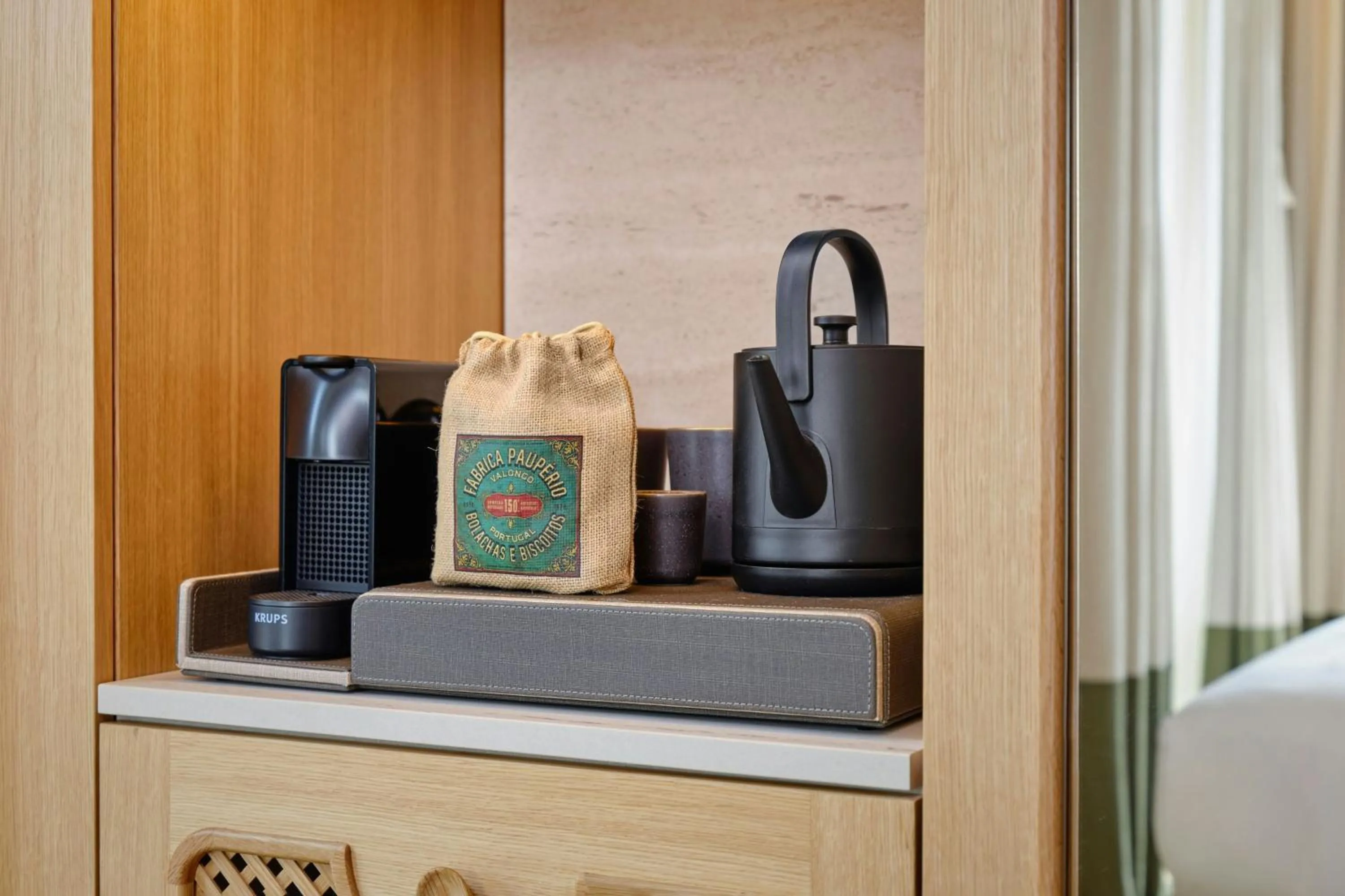 Lounge or bar in Origine Porto Gaia, a Tribute Portfolio Hotel