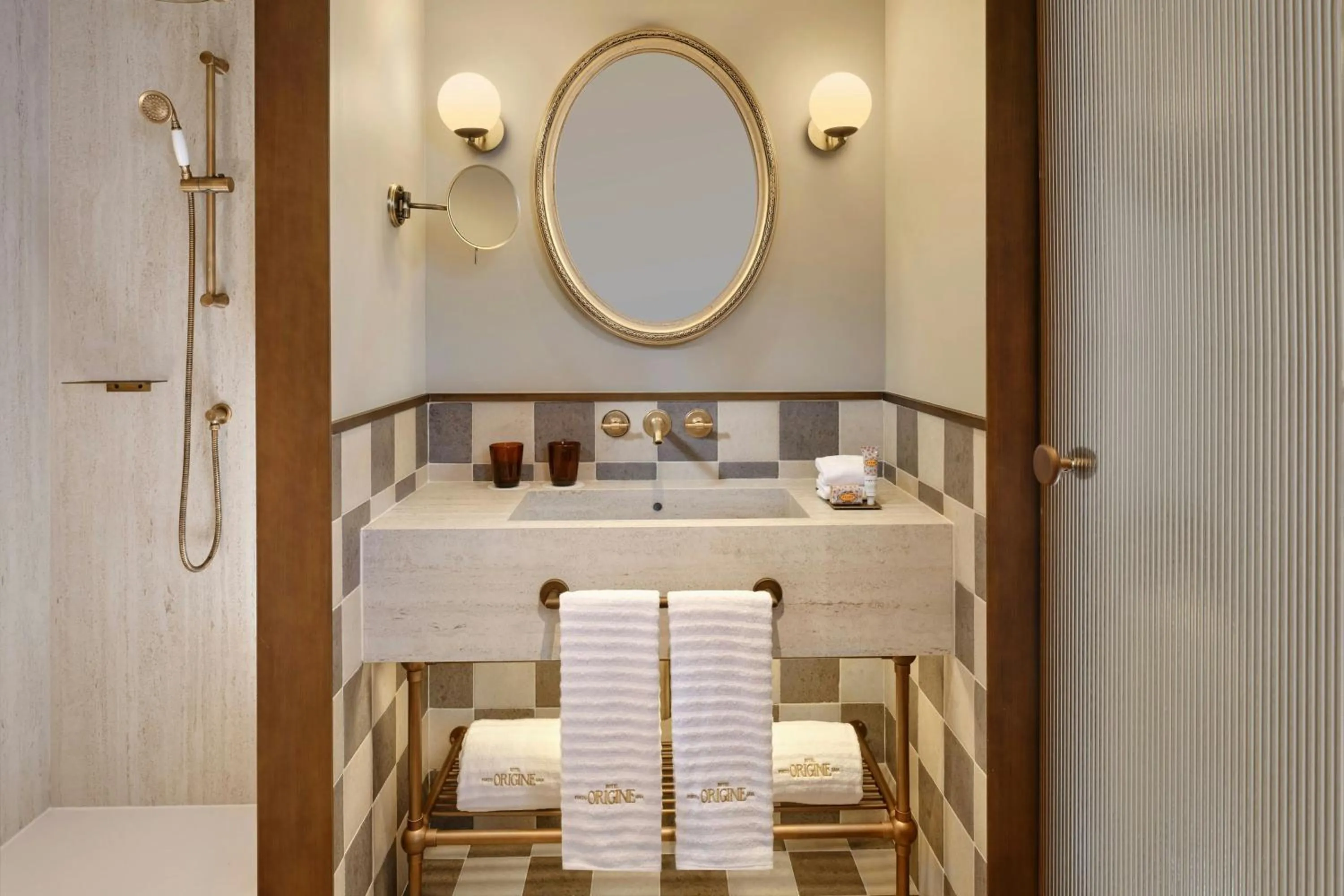 Lounge or bar in Origine Porto Gaia, a Tribute Portfolio Hotel